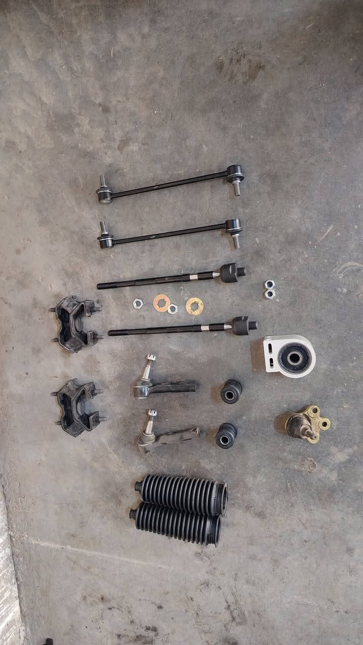 🔧 مجموعة أعمال متفرقة داخل الورشة بأوقات متفاوتة 🚘

تم إنجاز مجموعة من أعمال الصيانة الميكانيكية والكهربائية، وبالتفاصيل التالية:

🔹 أولاً: حدادة أمامية عامة

• فحص جميع أجزاء الحدادة الأمامية وتشخيص مصادر الأصوات والرخاوة
• فحص الأذرع والبوشات والكام شفتات  والربلات
• شدّ وترتيب جميع أجزاء الحدادة
• تشحيم القطع التي تحتاج إلى إدامة
• إجراء ميزانية أمامية وضبط زوايا الإطارات بعد إكمال العمل

🔹 ثانياً: تبديل أذانات الكير الدائرية

• فك أذانات الكير القديمة والمتضررة
• تنظيف أماكن التثبيت وفحص البراغي
• تركيب أذانات كير دائرية جديدة نوع كوري
• ضبط موقع الكير وشدّ البراغي بصورة صحيحة
• فحص السيارة للتأكد من اختفاء الاهتزاز والضربات

🔹 ثالثاً: تبديل دچات  المحرك الجانبية

• فحص دچات  وقواعد المحرك
• تبديل الدچات  الجانبية المتضررة
• ضبط استقامة المحرك داخل الحوض
• شدّ جميع نقاط التثبيت
• فحص اهتزاز المحرك عند التشغيل والتعشيق

🔹 رابعاً: عمل سنتر لوك للأبواب الأربعة

• تركيب ماطور سنتر لكل باب
• تمديد وربط الأسلاك بصورة مرتبة وآمنة
• ربط المنظومة مع وحدة التحكم والريموت
• ضبط حركة أقفال الأبواب الأربعة
• فحص الفتح والغلق والتأكد من عمل المنظومة بالكامل

🔹 خامساً: إدامة منظومة الاحتراق بالكامل

• فحص وتنظيف البخاخات والتأكد من انتظام ضخ الوقود
• فحص الابلكان وتنظيفها أو استبدال التالف منها
• فحص واير بلك  والكويلات
• تنظيف بوابة الهواء والثروتل
• تنظيف مجاري سحب الهواء
• فحص صمام الـPCV ومنظومة تهوية المحرك
• فحص القراءات الحية ومسح رموز الأعطال
• إعادة برمجة وتنظيم عمل المحرك بعد إكمال الصيانة

🔹 سادساً: صيانة ظفيرة المحرك

• فتح وفحص الظفيرة بالكامل
• معالجة الأسلاك اليابسة أو المتضررة
• إصلاح أماكن القطع والربط غير الصحيح
• تبديل الفيش المتضررة وتنظيف نقاط الاتصال
• تثبيت الأسلاك بعيداً عن الحرارة والأجزاء المتحركة
• تغليف الظفيرة بشريط حراري لحمايتها
• فحص خطوط الكهرباء والأرضي والتأكد من ثبات الإشارات

✅ تم فحص جميع الأعمال وتجربة السيارة بعد الصيانة للتأكد من سلامة التشغيل.

🔹 سابعاً: تبديل وبرمجة وحدة الـBCM

• فحص وحدة التحكم بالهيكل وتشخيص الخلل
• فحص الفيوزات والفيش وخطوط الكهرباء والأرضي
• فك وحدة الـBCM القديمة وتركيب الوحدة البديلة
• برمجة الوحدة وربطها مع أنظمة السيارة
• إجراء تعلّم نظام الحماية والمفتاح
• برمجة السنتر لوك والإنارة والتجهيزات الكهربائية
• مسح رموز الأعطال وإجراء فحص نهائي للتأكد من عمل جميع الوظائف بصورة صحيحة

🔧 ورشة أنور سوزوكي وإكونوكس

📍 كربلاء – الحي الصناعي – البلوك الثاني – شارع السايدين (سايد الدخول)

📞 ***********
📞 ***********

تشخيص دقيق… صيانة متكاملة… وشغل مضمون بإذن الله 🚙✨
