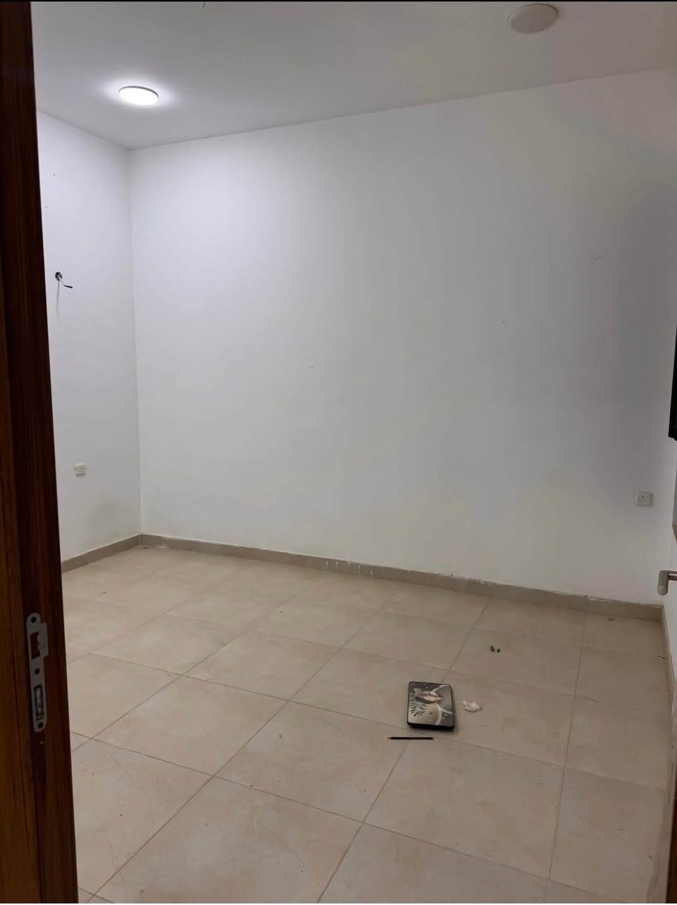 شارع مطار بغداد • غرفتين • ١٠٠م