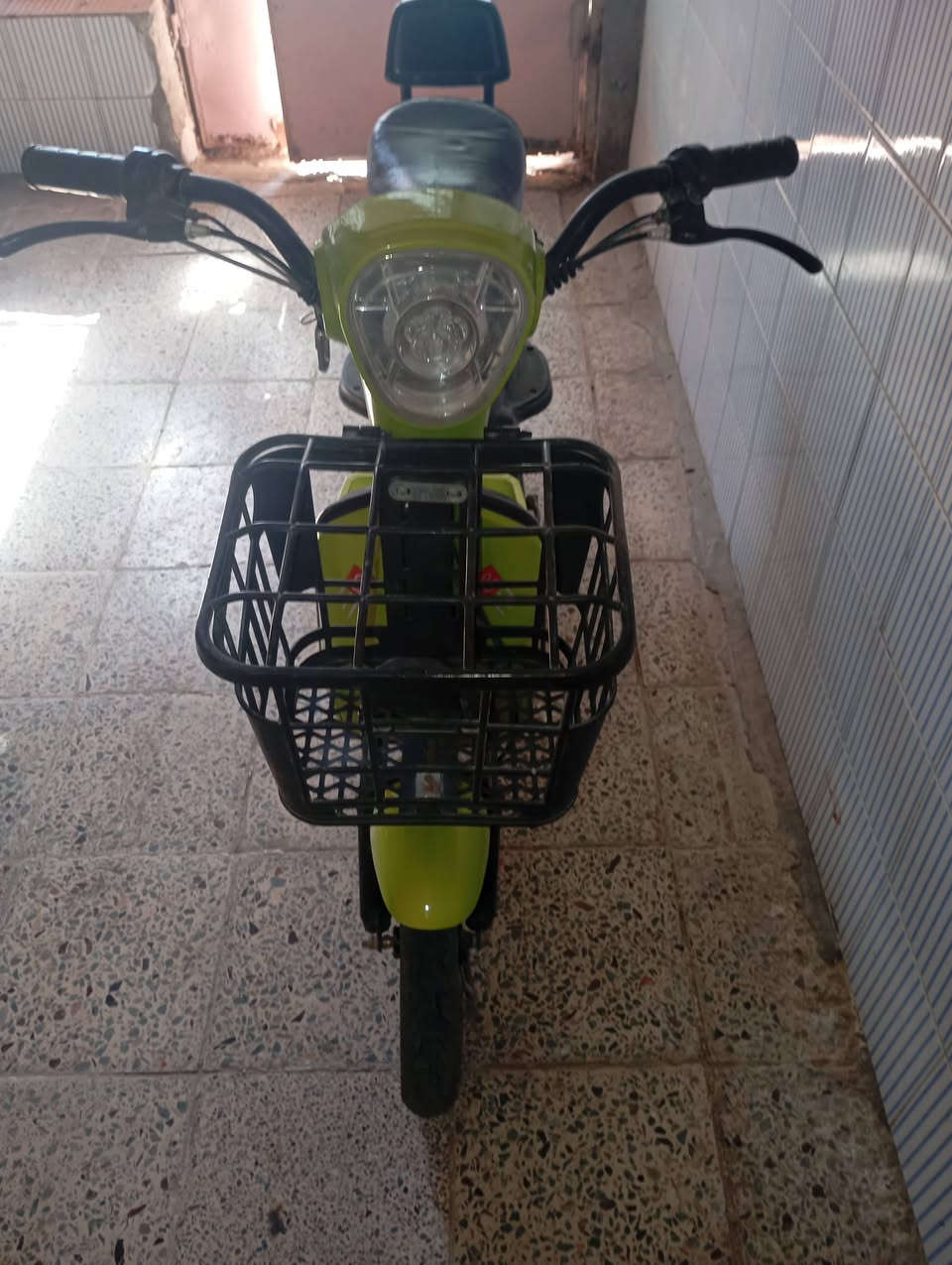 دراجة شحن نضيفة بطاريات نص عمر تمشيك بس مو أماكن بعيدة عنوان ديوانية شارع جامع زين العابدين اخر الشارع قرب محطة ماء السعر 175 وبيهة مجال لاستفسار أكثر *********** تحياتي الكم
