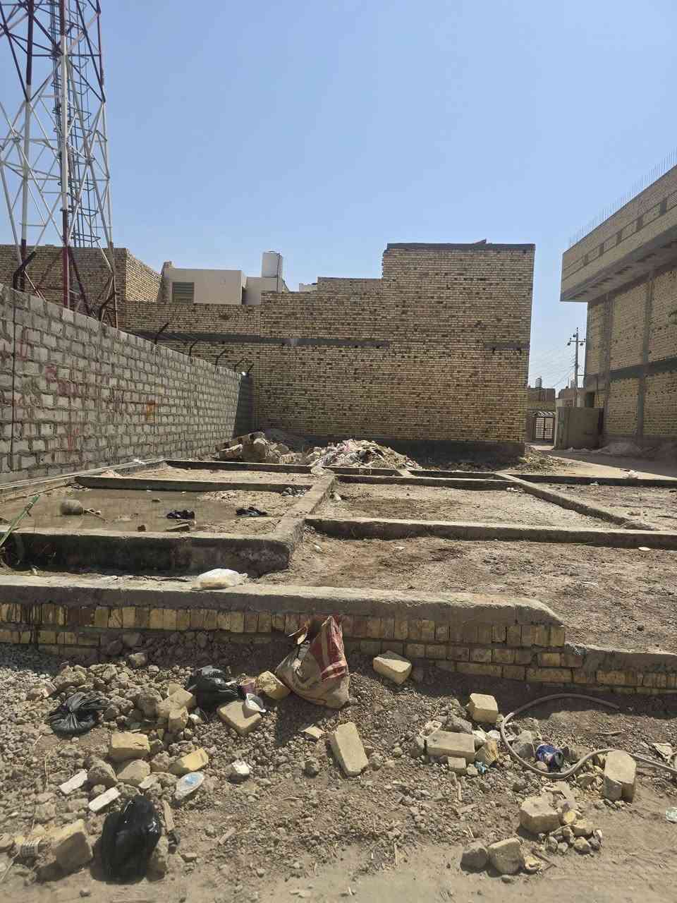 بتلو للبيع ١٢٠ متر ركن اباب المعهد او الفله مالت حجي حسن الثانيه الاربع سايدات حي الجمعيات ٣٥ وبي مجال للاستفسار الاتصال على ***********

نص مكتوب في الصور:
- Sim Slam . الآن
- متوفر بتلو ركن مساحه ١٢٠ م مقابيل باب الفله او المعهد
- بشارع الشبكه الجديده جاهز وكامل مدفون ومحدول
- وصونده مي مطلعله وربطة مجاري مطلعله تعال وابني
- كبل سعره ٣٦ مليون
- ٠٧٧٦٦٣٣٩٩٣