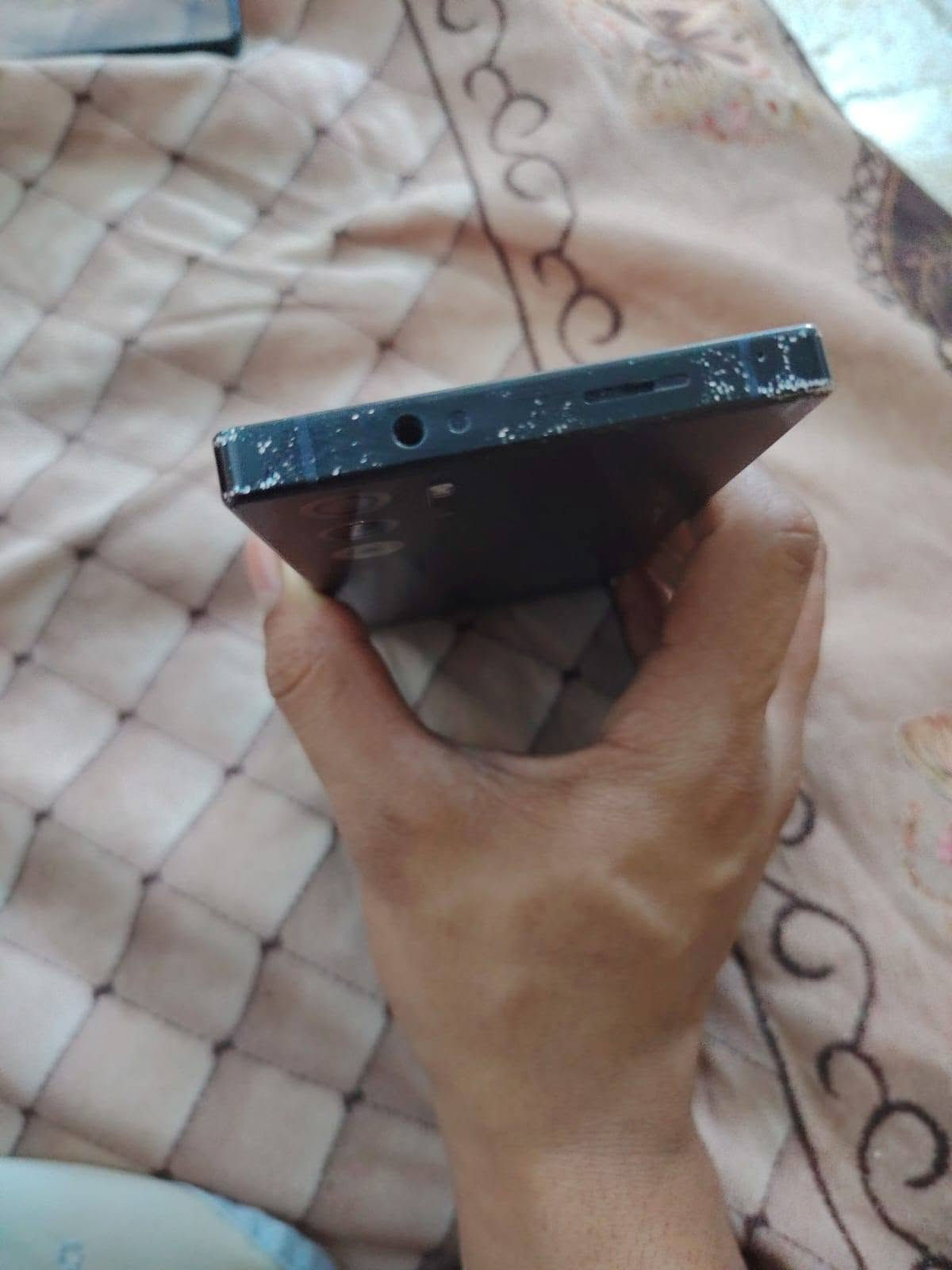 سلام عليكم مبايل ريد مجك 9برو 
نضافه 80 بس ظهر بي شخوط و كسر صغير ما يبين مثل ما واضح بل صوره 
500 و بي مجال 
رقم ***********
