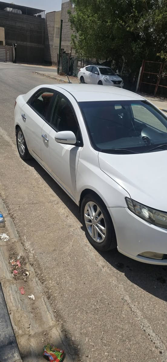 سيراتو ٢٠١١
 نص فول محرك و كير مكفولات ادامه جديده
 بيهه صبغ بنيد فقط السعر ٨٧ و بيهه مجال
للاستفسار ***********

