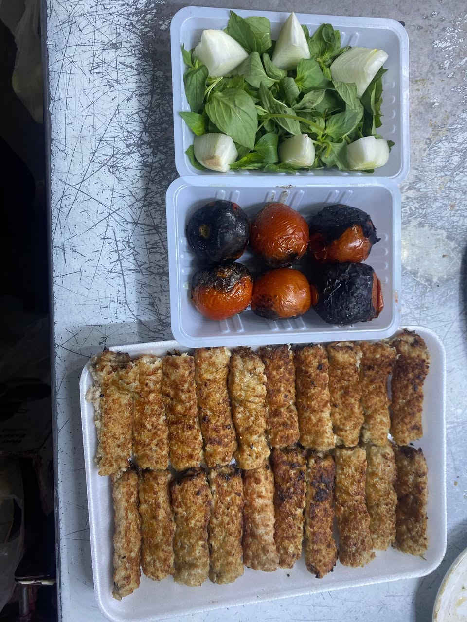 كيلو كباب دجاج مع المقبلات  عشرين شيش (20) بـ 10,000 عشره آلاف دينار
نص كيلو كباب مع المقبلات عشر شياش(10) ب5,000 خمس آلاف دينار 
نفر كباب دجاج أربع 4 شياش مع صمون ومقبلات ب4,000 دينار
 دجاج ذبح باليد أمانة الله والرسول
 كيلو أجنحة 3,000 دينار  كيلو اكباد وحواصل 3,000 دينار 
العنوان سده الهندية (العلكاية)  مجاور مكتبة المرتضى ابونور
***********
*********** 
بأداره أبو مقتدى
