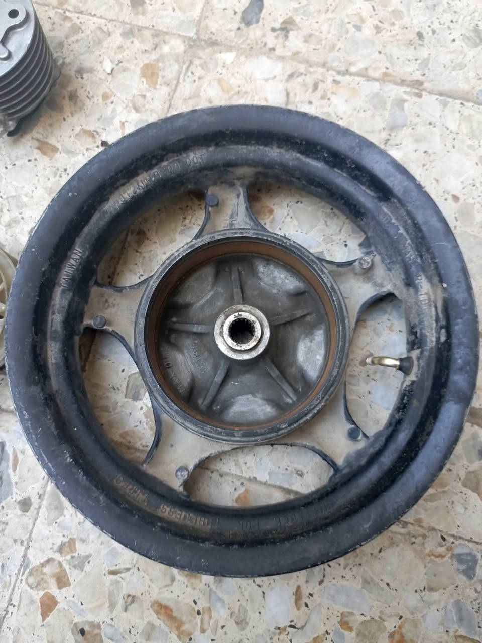 سلام عليكم مو جوه سوك جوة قندرة هههههههههههه
اكسل ب 25 تعال افتح 

كور نضيف من كلشي ب 30 

صدر مال نثيه نضيف ب 15
 
ستين و ماكشه و شاصي مال نثيه ب 25 

ضفيرة اله تبجي مفولهههههههه ويها كويل و عقل و جوزة ب 40 كلشششششش نضيفه 
 
💥 بغداد مدينة صدر كيارة عندي توصيل جميع محافظا 💥

ويل امامي و بي تاير نضيف 90% ب 40 جاي نباع بس تاير ب 30 والله 

بس ويل خلفي ب 25 

سواد مال نثيه نضيف يخبل ب 20  بطن و كاعيه و ماكان الباتري هم 

عندي عقل ثنين مال نثيه الواحد على 20 على شغل هم 
0774956915
