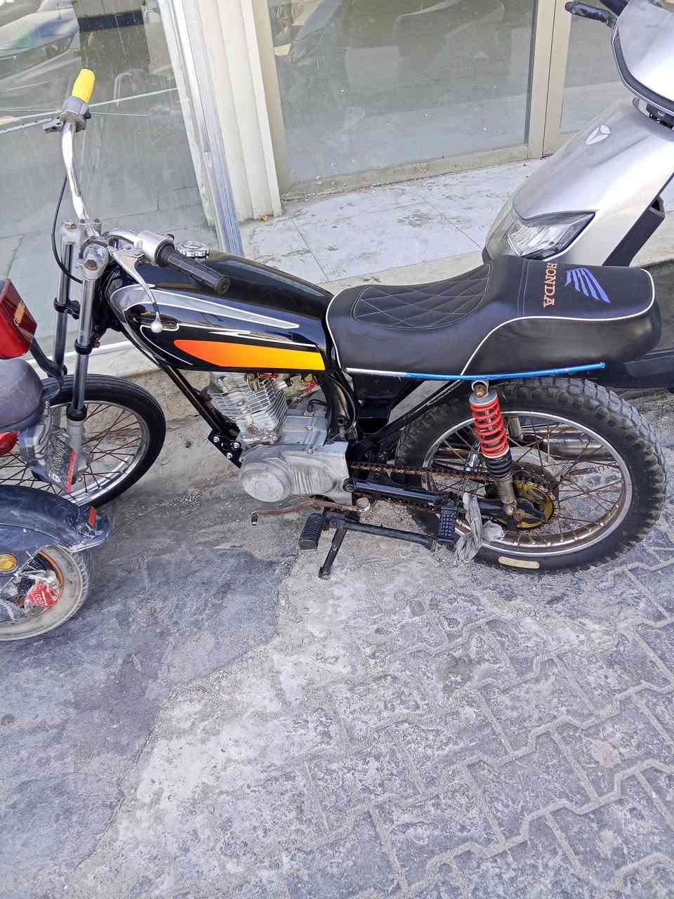 دراجه ايراني للبيع ادوات شرط دگة وحده اربعه گير ب350 وبيهه مجال حك الجيه الشراي يتصل ***********
