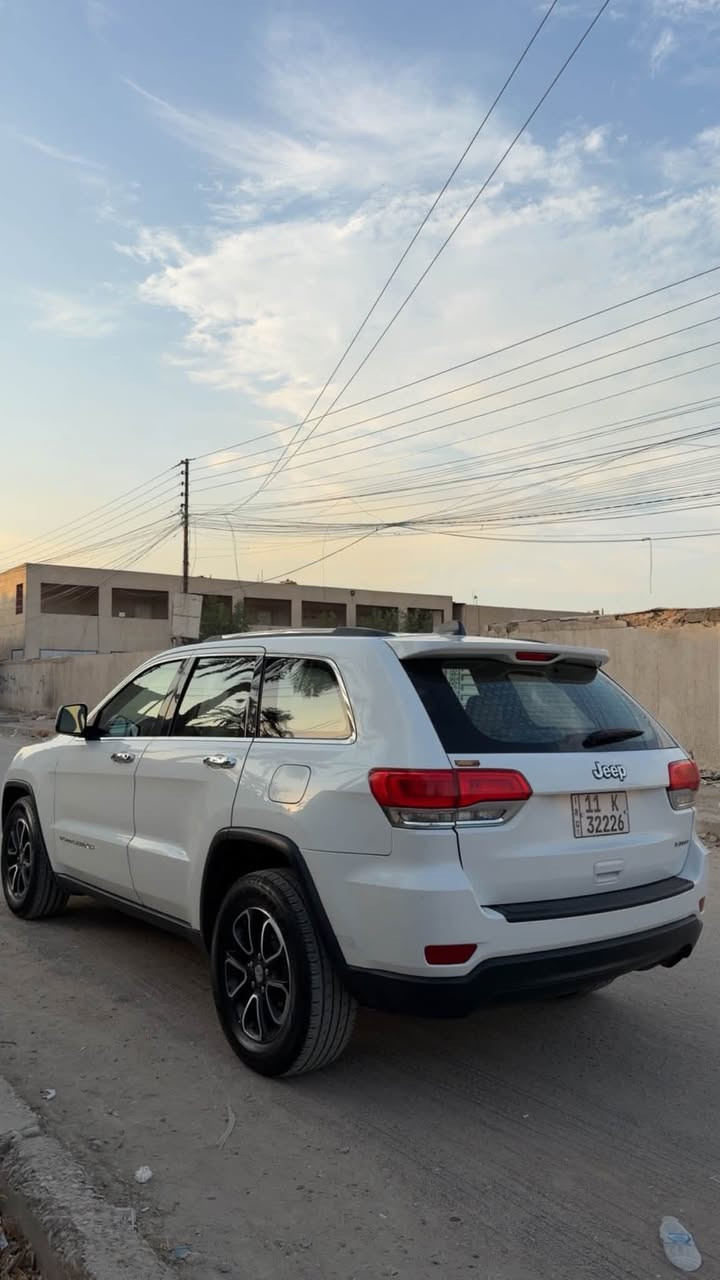 سلام عليكم 
جيب 2016 وارد امريكي كلين
بدون حادث او ضربة

بصمة داخل بيجي تحكم ستيرن جهتين وضعيات قيادة 
اوتو هولد توقف ذاتي شاشة صغيرة كير اوتو وعادي قطعتين تبريد 

السيارة مكفولة عدا بابين مفتوحات و3 اماكن زغار bdr 
تايرات وصدر جديد عليهة ادامة كاملة

مكاني بغداد حي البنوك 
رقمي ***********
