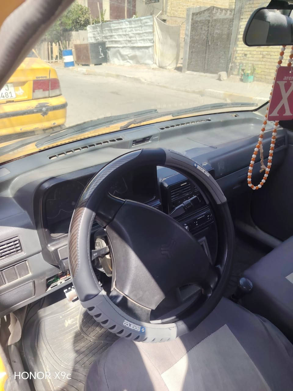 يالسلام عليكم سايبه مديل ١١ سياره كلش حلوه ومال بيت بسمي شرط تحويل ثاني يوم السعر ٢١ وبها مجال سياره معمره ومصبوغه جماليه وتجي شوف بعينك متواجد على الفيس هذا رقمي *********** مكان بغداد الحسينيه مال الراشديه

نص مكتوب في الصور:
- HONOR X9c