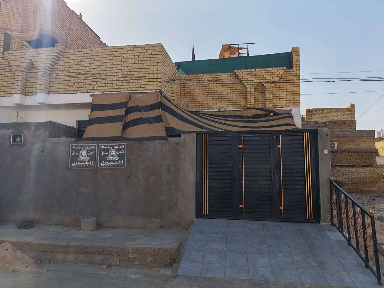 ببت للبيع مساحه 200 متر مبني قاط ونص القاط الثاني بناء حديث درجه اولى مطلوب اسكان مقابيل مدارس ابتدائيه وثانويه وروضه العنوان حي الغدير ( عبيجه ) مقابيل مدرسه اقلام الذهبيه الاستفسار اتصل ***********
