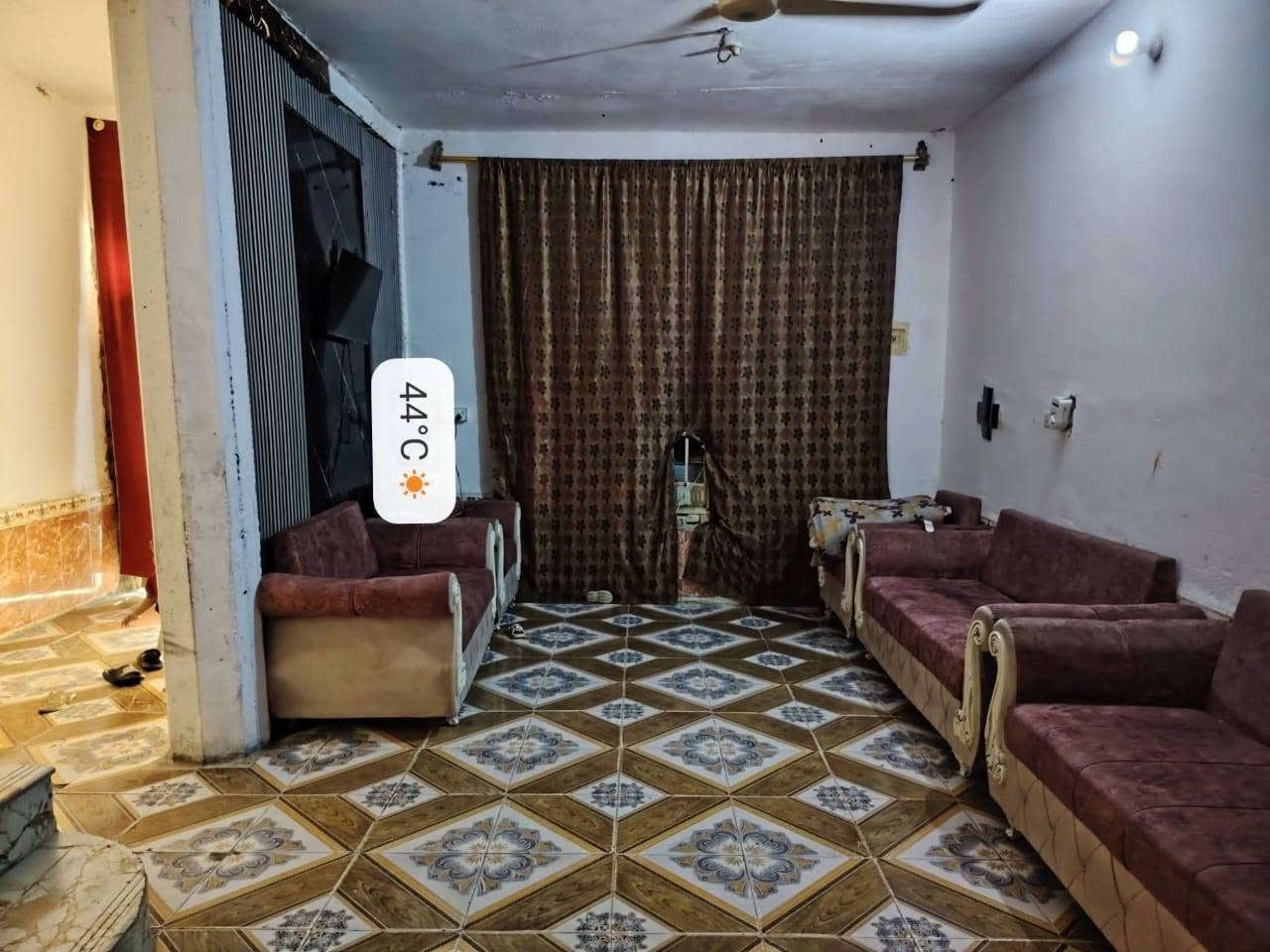 سلام عليكم 
بيت زراعي للبيع بحي الشفيج مقابل البراز متوفر كافة الخدمات بيت حلو ومرتب كامل من كل النواحي المساحه ٢٥٥م للستفسار اتصل او وتساب على ***********

نص مكتوب في الصور:
- 44°C