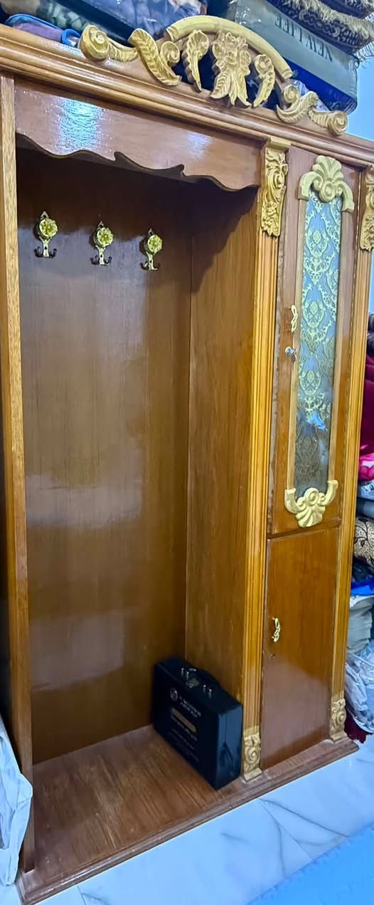 السلام عليكم
غرفه أخشاب نظيفه للبيع سعرها مناسب  للاستفسار اكثر مراسله الرقم ***********
