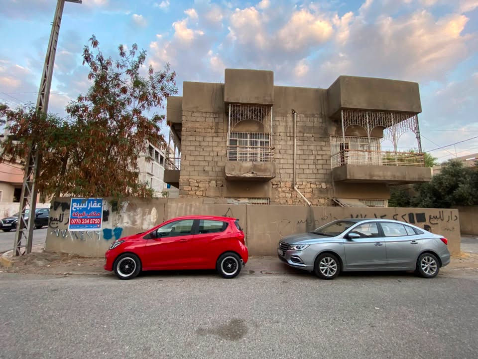 🏡 عقار مميز للبيع – فرصة استثمارية نادرة

📍 الموقع: ساحة الاحتفالات – خلف مختبر النخبة
📍 قريب جدًا من الشارع العام

📐 المساحة: 224 م²

🏘️ ركنان – ثلاث واجهات

📄 طابو صرف

✨ موقع مميز بإطلالة من ثلاث جهات، يمنح العقار قيمة عالية ويجعله خيارًا مثاليًا للسكن أو الاستثمار.

💰 لمعرفة السعر والتفاصيل، يرجى الاتصال:

📞 ***********
