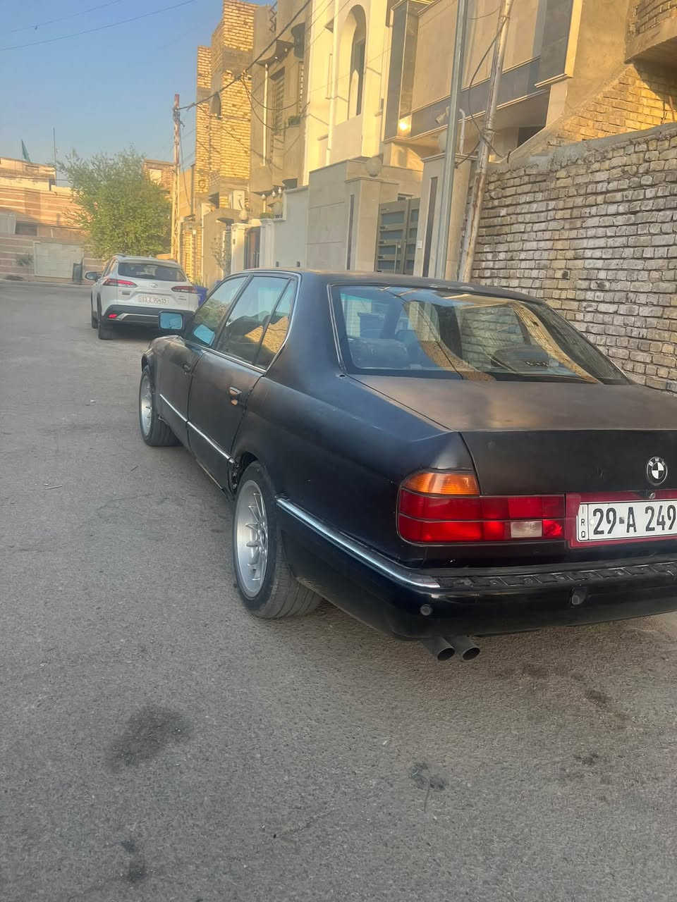 سلام عليكم 
BMW 735
باب طويل رئاسي
رقم واسط جديد تحويل ثاني يوم
سياره حك تعمير 
تبريد شرط ويل تايرات جدد دعاميات جدد
ناقصهة صبغ وكير البك ميجي
سياره سعر 38 وبيهة مجال مكانهة كوت مركز مدينة 

  ***********
