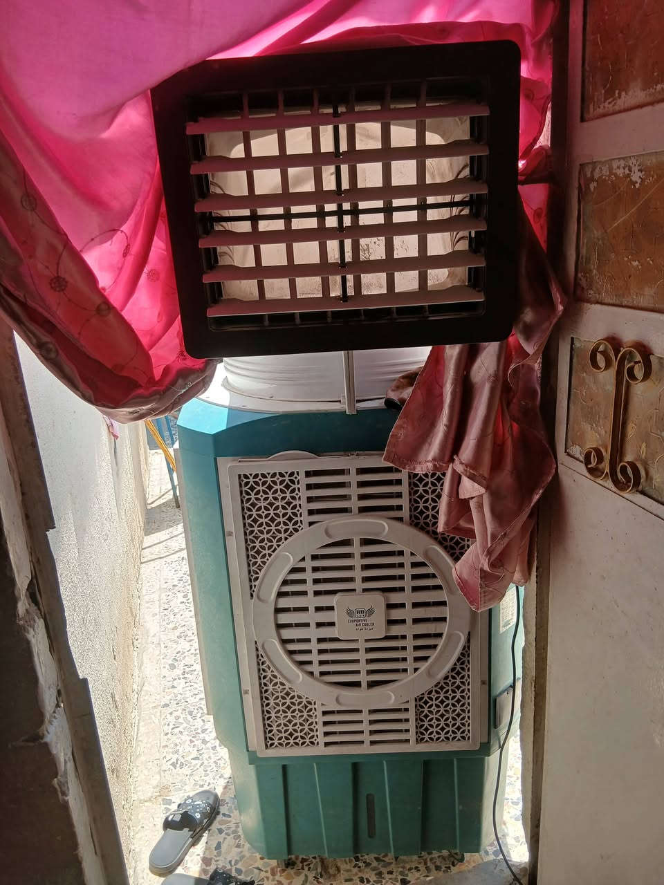 سعرهه ٢٠٠ وبيهه مجال مكان جكوك
هواهه ثلج سبب البيع مكان ماعندي 
*********** بي واتساب
