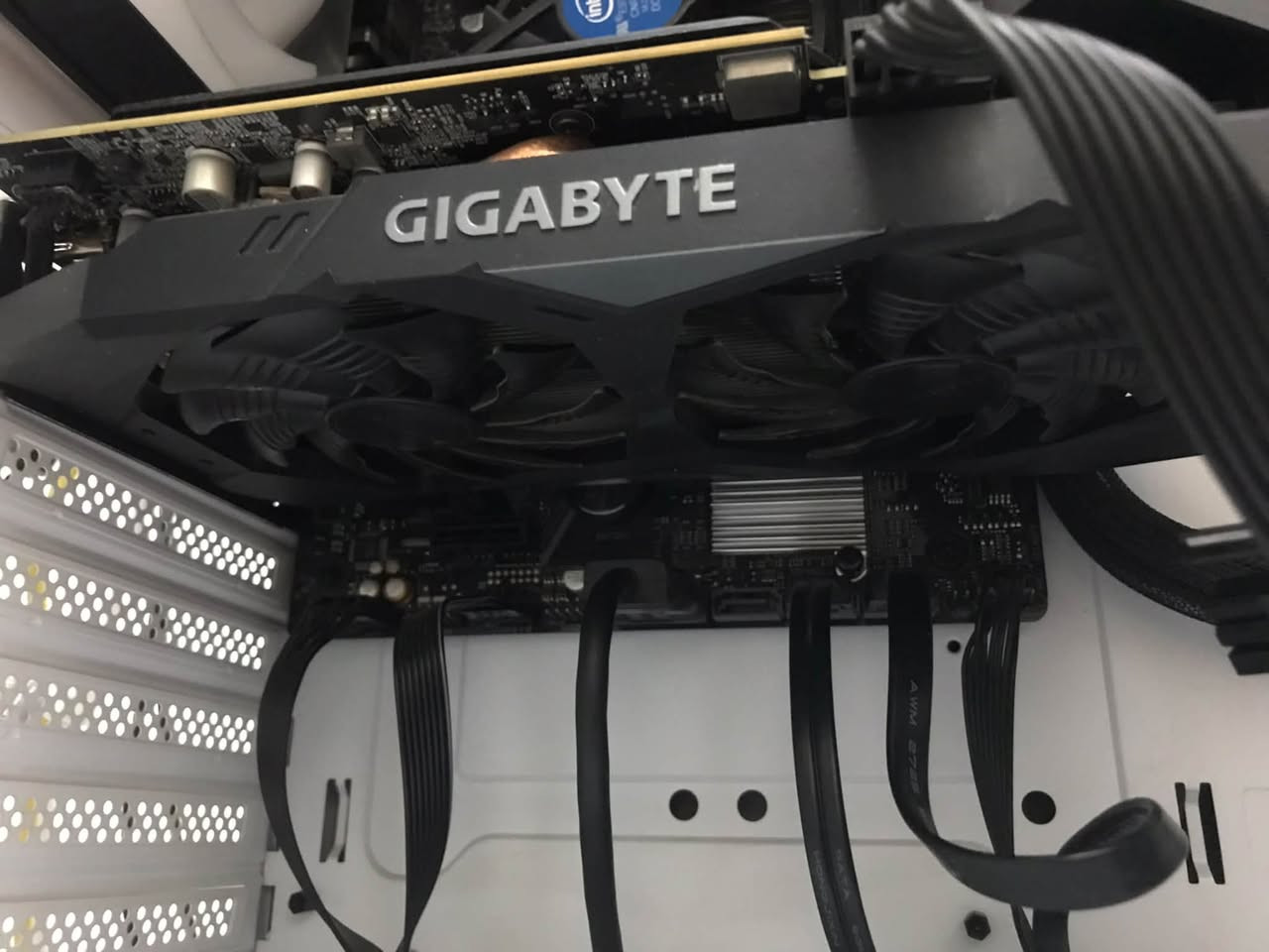 السلام عليكم 
كيس فقط للبيع

‏I5 9400f
‏H310 asus prime
‏16 gb ram 8x2 2666
‏Rtx 2060 6gb gigabyte
‏Ssd 120
‏Hdd 500 
‏Psu 600w fsp hyperk
‏Case fantech 4 fan rgb
575 الف 

مكاني بسمايه

***********
