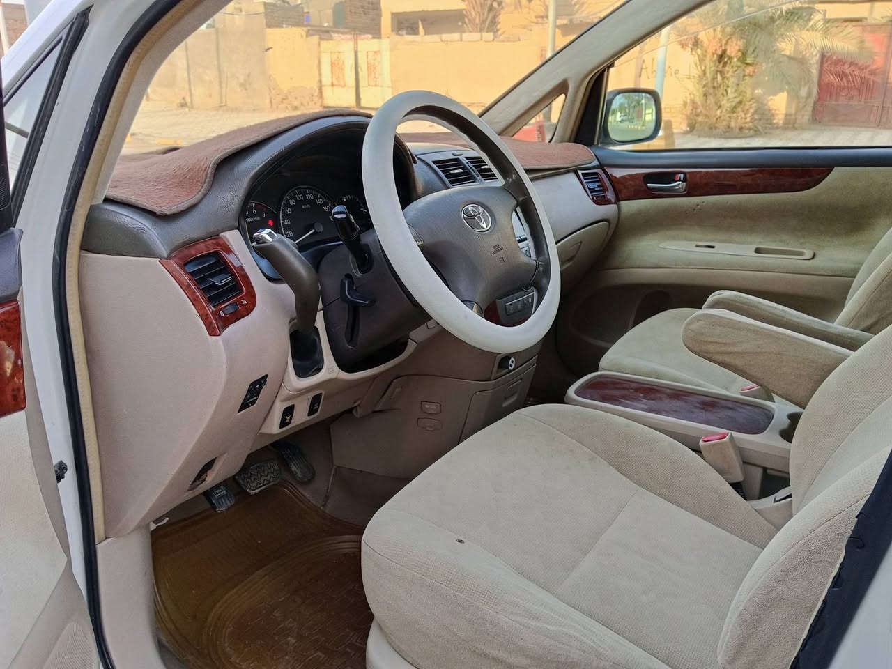 ابصم للبيع موديل2001 بصرة تحويل مباشرة كفاله عامه 
مكينة كير حدادية وتخم تاير تبريد ثلج كامره حساسات 
توويل اصل داخل بيجي سيارة جاهزة من كلشي 
السعر 115بيه مجال ***********
***********
