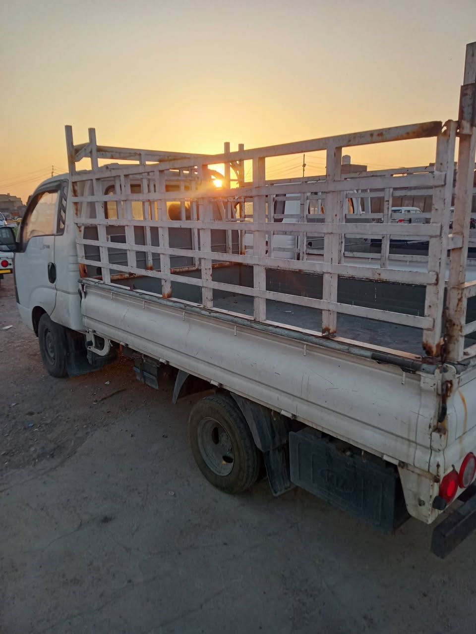 كيا بيكب  موديل ٢٠٠٩ رقم بغداد محرك بي تبخير السعر ٩٠ ورقه التواصل *********** مكان بغداد البلديات ٩نيسان
