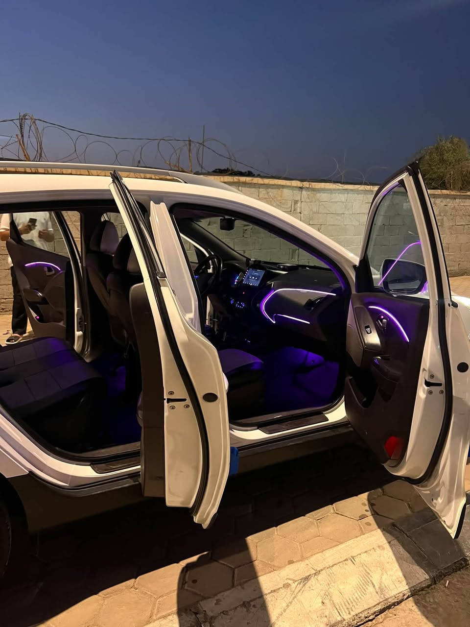 🚗 هيونداي توسان 2015 (خليجي)
🔹 البدن: مكفولة كفالة عامة من الحوادث والضربات 
 🔹 التبريد: منظومة تبريد جديدة بالكامل ثلج ❄️.
 🔹 المحرك : 2000 دوش 
 🔹 اضافات وترتيبات : سستم نشرات وإضاءة داخلية متكامل (الكلاصات، الأبواب، والبنيد) 💡.
 🔹 الحماية: عازل حراري أصلي بالكامل ☀️.
 🔹 التجهيزات: شاشات وكاميرات مراقبة وركن 📷.
 🔹 الرقم: تقريباً مميز (11654 / بغداد).  
 🔹 الموقع: كربلاء المقدسة 📍.
💰 السعر: 165 ورقة ($16,500) وبيه مجال بسيط للشراي الجاد.

📞 للتواصل: [***********# ] واتساب متوفر .
