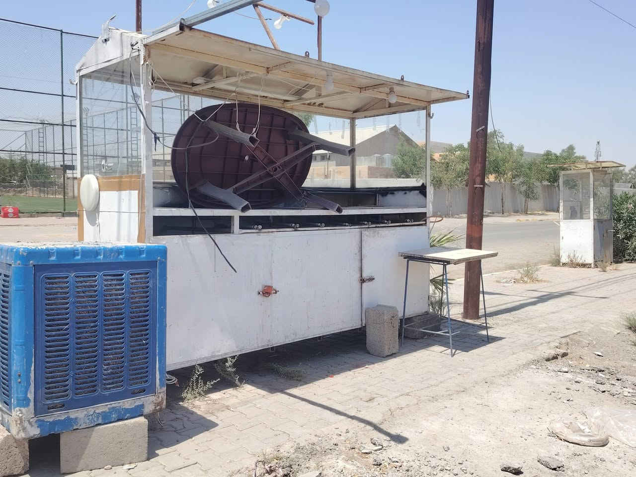 عربانه للبيع مع تنكي مي مع ميز مال طعام مع غراض لفات وعنده مكان ٦ مكان غاز السعر ٤٠٠الف وبي مجال رقم الموبايل *********** مكان داقوق

