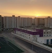 شقه للبيع في مجمع بسمايه السكني  *١٠٠م شرقي بلوك B8 الطابق الخامس *واص...