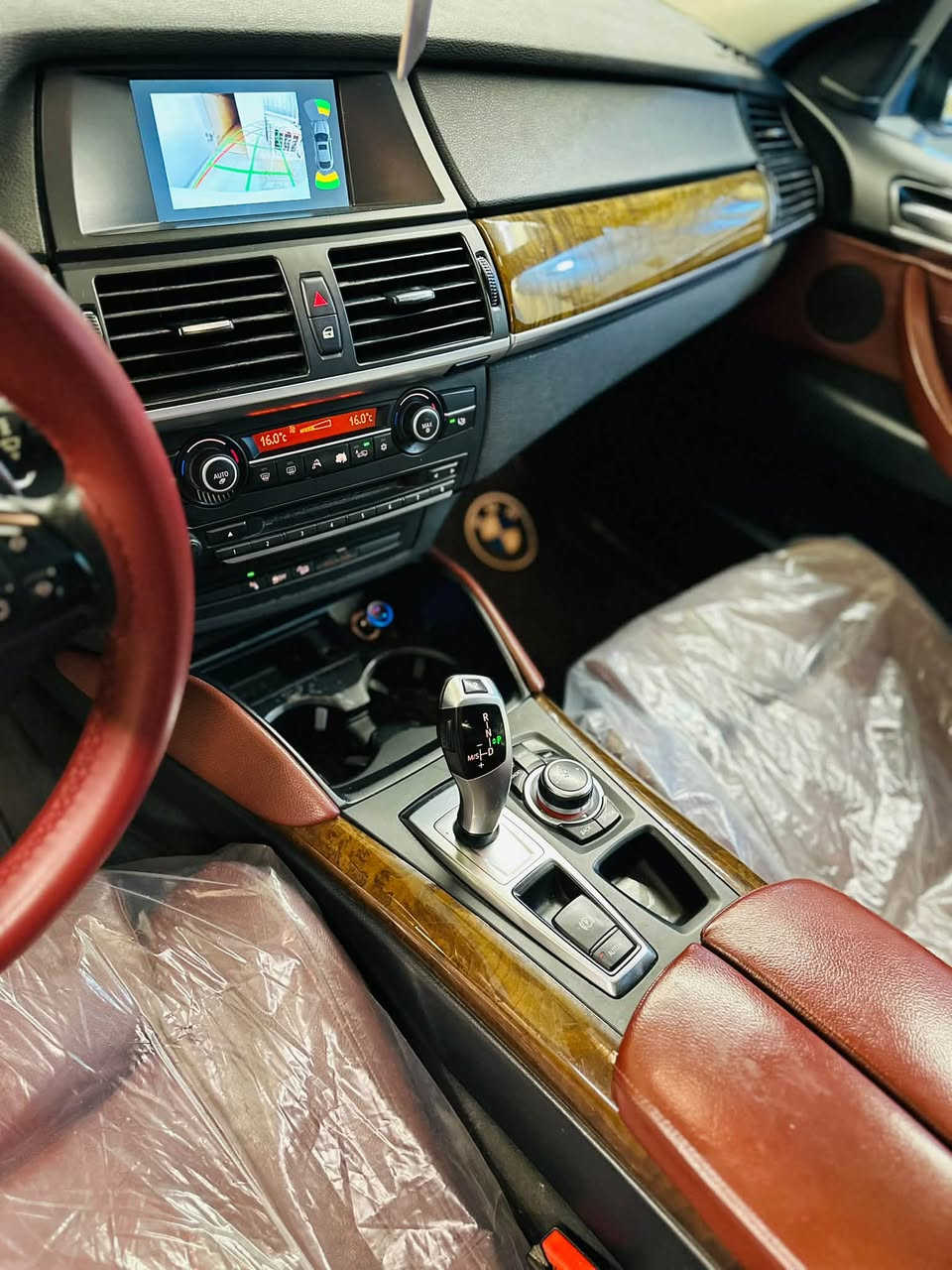 BMW X6 3.5  2011
-------------------------------------
#السعر : 153$ وبيه مجال 
‏
#رقم الهاتف :-***********/ واتساب  

#رقم السيارة : اربيل 

#مكان السيارة : واسط/العزيزية 
-------------------------------------
السلام عليكم 
للبيع   
بي ام  X6 موديل 2011 حجم 3.5 6 سلندر  N55 سيارة خليجية مكفولة بدون ضربة و صبغ كفاله عامة عدا الدعامية الامامية ماشية 155 الف رقم اربيل جديد سيارة بدون اي نقص صفر مسج    
سيارة فول مواصفات
تفاصيل 👇🏼👇🏼
1_ بصمة 
2_محرك 6 سلندر  ✈️⁦⁩+كير مكفولات ⁦
3_تبريد شغال قطعتين ❄️ 
4_سلايت 
6_مراية داخلية+جانبة عاكسة 🔍
7_مري شفط ⚔️
8_ كشنات كهرباء  +ذاكرة خزن  
9_بردات جانبية✨
10-لدات انارة داخلية 💡
11-شاشة   🖥
12-داخل قرميدي 
13-انارة ترحيب 🔦
14_ كاميرات عدد 5
15-حساسات امامي خلفي  
16-ويل حجم 20 بلادي تو سايز+تخم تاير جديد 
17-صدر امامي خلفي جديد  ⚔️⁦
18-اوتو هولد ⚔️ 
19-لايت زنون عدسات زرع 
20-ستيرن كهرباء مع خزن ذاكرة 
21-شاشة اعطال 
22_هاند بريك بصمة 
23- كزوز رياضي 
24_شفتات ستيرن 
25_جنطة كهرباء  

----------------------

