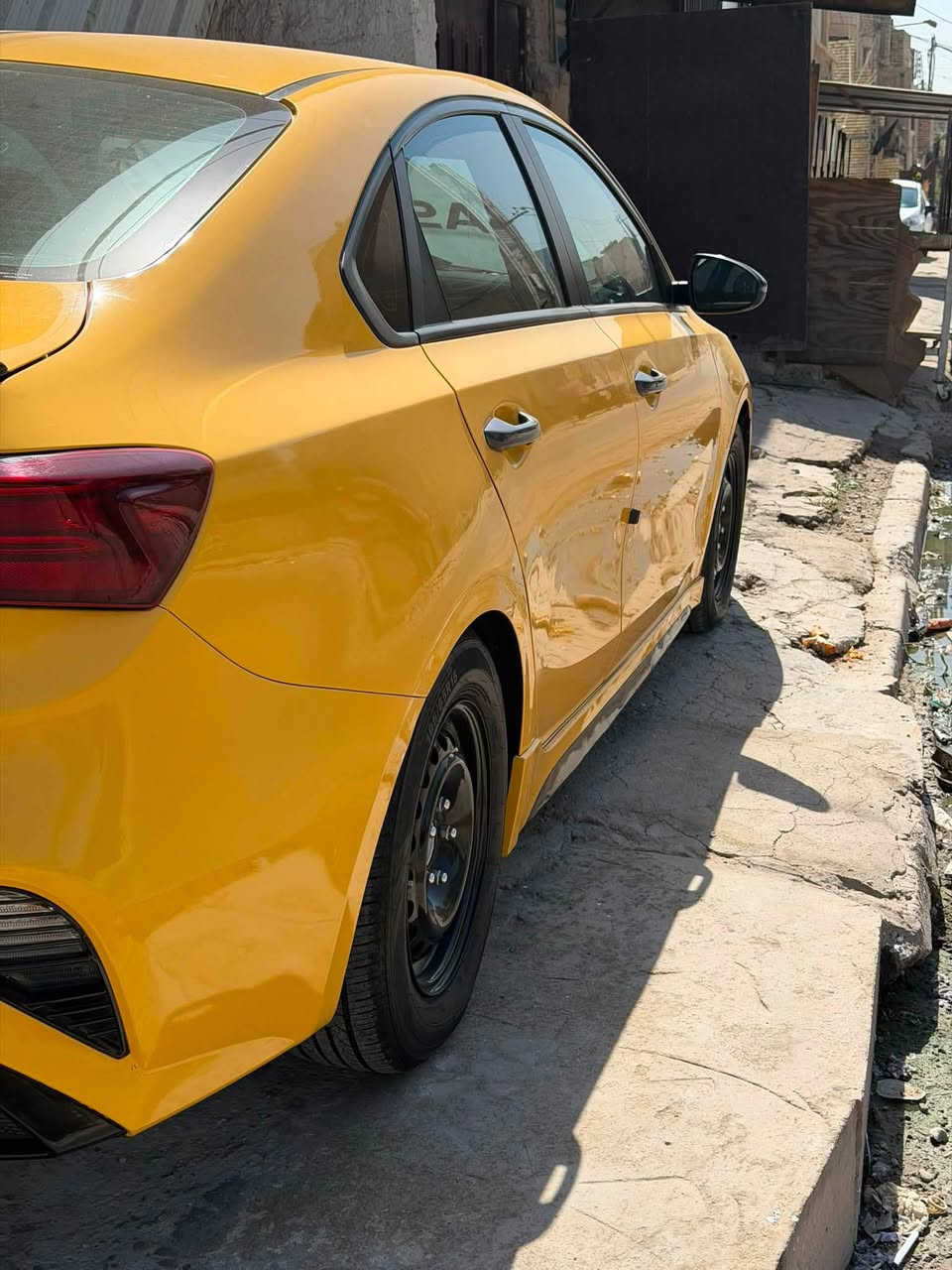 السلام عليكم كيه فورتي مديل 23للبيعا السياره جديده معنه الكلمه
ماشيه 83السياره فول منظومه غاز ومنظومه تبريد جديده حادذهه كلش بصيط للتصال ***********

نص مكتوب في الصور:
- carsbidshistory.com