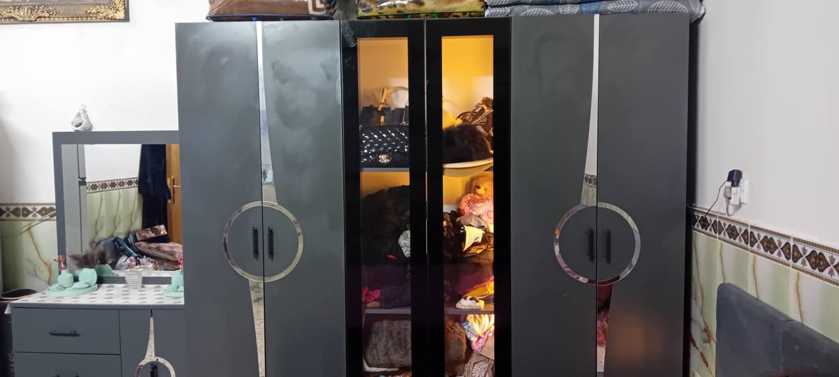 غرفه نوم  تركيه نضافه ١٠٠%
5قطع المكان بغداد الجديده  
للتصال ***********

