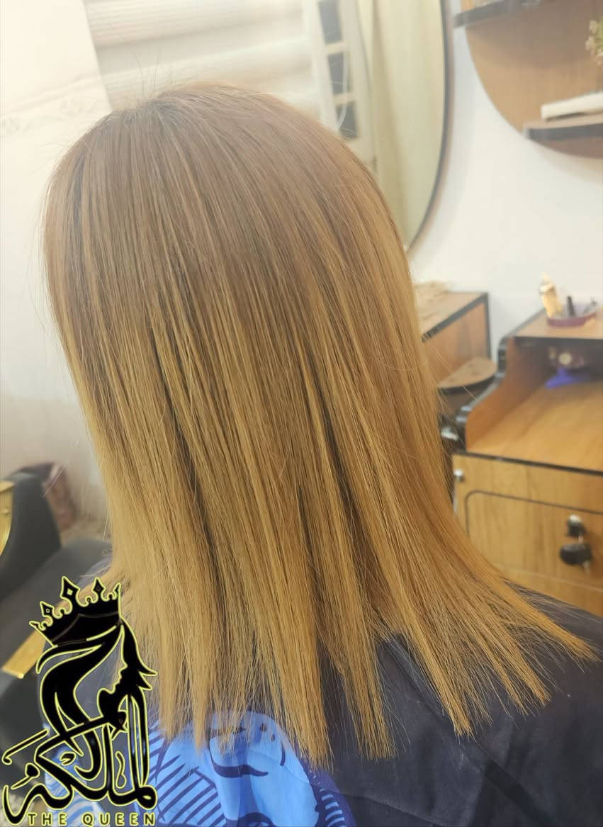 تسريح ومعالج صالون الملكة 👑 كربلاء البوبيات 💇🏽‍♀️💇‍♀️ عمود ٥٤ قرب أسواق الكوخ
للحجز عل واتساب.  ***********

نص مكتوب في الصور:
- قبل التسريح الملكة THE QUEEN
- بعد 🥰 الملكة THE QUEEN
- قبل الملكة THE QUEEN
- THE QUEEN