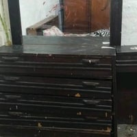 ميز تواليت نظيف صاج تكمه بي صندوق جانبي السعر 75 وبي مجال المكان بغداد...