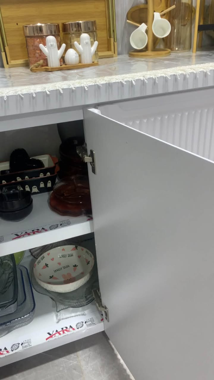 اغراض بيت للبيع جديد 
طباخ  ٤عيون جديد
ميز خشب والرجلين حديد
بردات تفصال العرض اربع امتار والطول للبيع همه والتاج سوا
كاونتر مترين ونص اب مترين ونص اب سنك متر ونص تفصال
ثلاجه ٣٠قدام 
تلفزون ٦٥حجم ريموند ناطق نوعيه
TCL
غرفه نوم ٥قطع بيها مخزن تحت السرير بعد اليدات ماشديهم
وميكرو والاوفن حجم كبير   بس اليزر مو للبيع للستفسار  فقط عل رقم ***********عل تعليق مارد والحساب خاص فقط الشاري يدخل خاص رجاءاً اخوان الي مو شاري لايدخل وهاي التفاصيل الغراض كلها جديد
