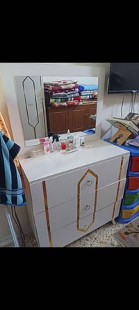 ميز تواليت • للبيع