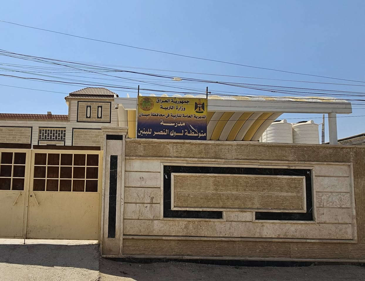 السلام عليكم
يوجد بيت للبيع مساحه 120 مربعه قاط واحد 
بيت جديد بناء سنه 23 
موقعه العوفيه مقابيل حسينيه الرسول 
بصف المدرسه الجديدة 
البيت داخله مئجر تريدة يبقه تريدة يطلع بكيفك
***********
