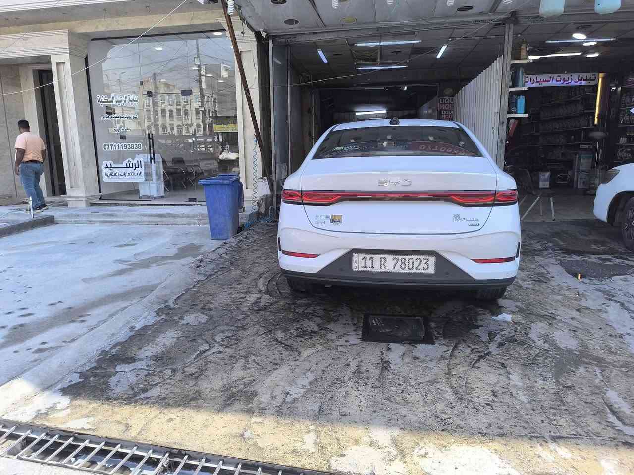 Byd qin plus. أعلى فئه ام 13 كاميرا و قياده ذاتيه
داخل زيتوني كشن كهرباء شاشه اكبر حجم 
السياره بحاله الشركه ابد مابيها نقص ولا ضرر 
ماشيه 29 حيل نضيفه السياره بيها شخط اصغر من طرف الاصبع و مكحل صورته موجوده بالمنشور ليش تأخذ بدون مواصفات بسعر عالي هاي الفول و بسعر 23.500.000 و بيها مجال عيوني للجميع 
***********

نص مكتوب في الصور:
- 07724922...