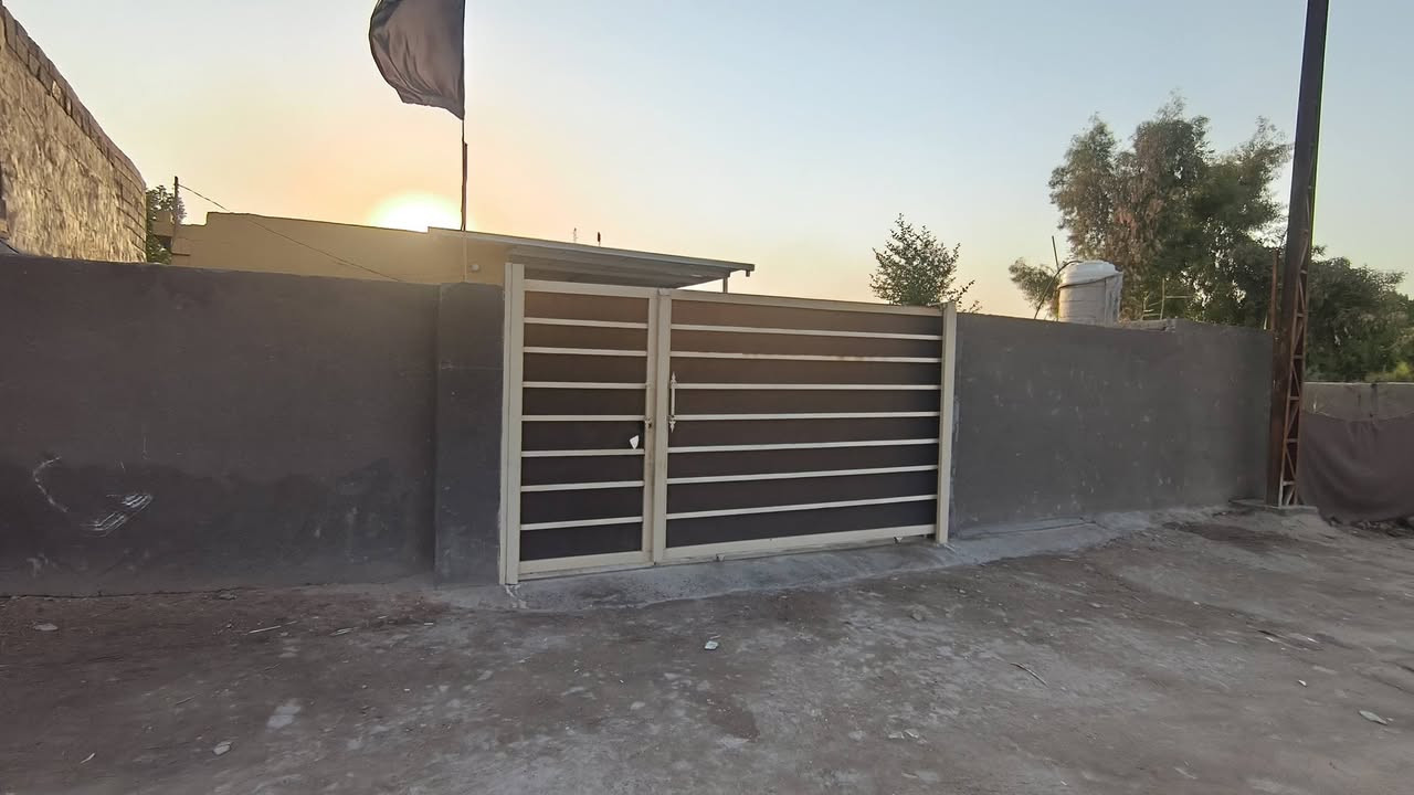 سلام عليكم
بيت للبيت مساحته 260۾  خدمات ماء كهرباء خط مولد مجاري   موقع البيت البدع الكبير خلف معمل زمزم 
وبسعر ««مناسب»» 
للستفسار: ***********
***********
