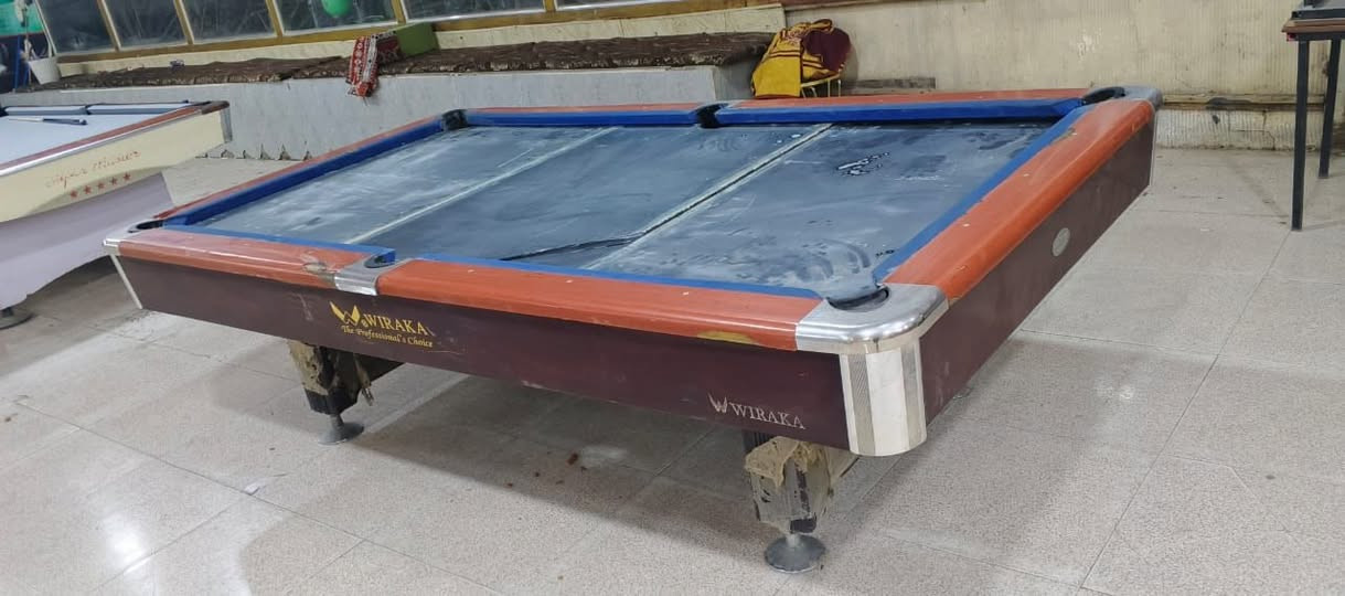 ميز بليارد للبيع مثل ما موضح بالمقطع كلشي ماوياة السعر 600الف وبيه مجال المكان البصرة الاصمعي الرقم ***********
