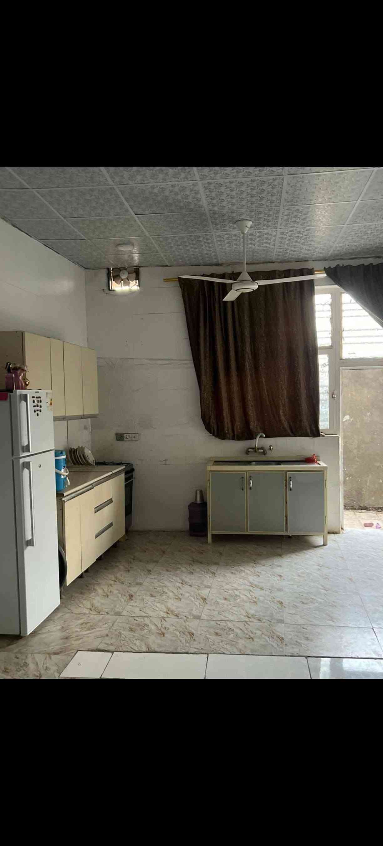 السلام عليكم
بيت للبيع 🏘
بنسيج قرب مطعم عدنان 
مساحته 100م مربع 10×10
بناء جديد كونكريت مسلح بناء طابوق فقط ستاره بلوك 
يحتوي البيت 
غرفه منام
واستقبال 
مطبخ مفتوح ع صاله 
ومنور 
صحيات داخليه وخارجيه 
سعره 35وبي مجال للشراي 
اي استفسار خاص مفتوح
