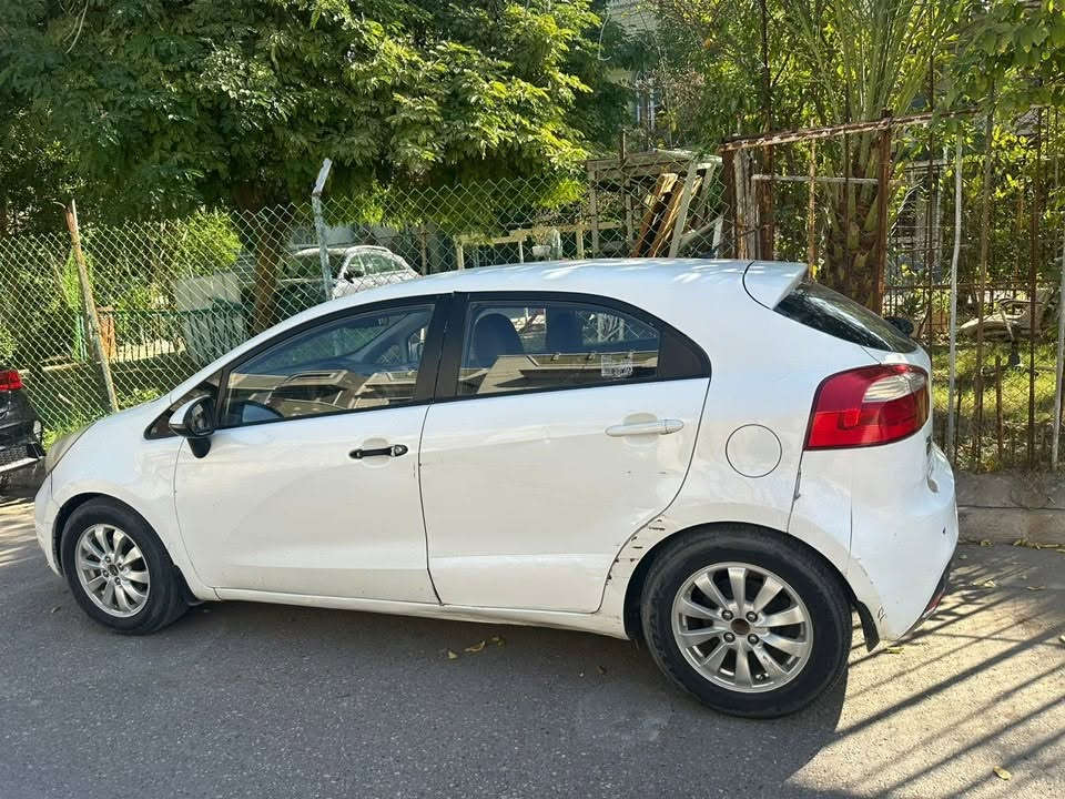 كيا ريو ٢٠١٣
خليجي محرك 1400 كير اوتوماتيك قطعتين صبغ تبريد وتدفئة شغال ممشاها 250 الف ويل كب  سنتر لوك جام اوتوماتيك شاشة أندرويد تابع كاميرا سيارة كهربائيات كلها شغالة مابيها اي نقص 
رقم واسط ألماني تحويل فوري السعر المطلوب 65$ قابل للتفاوض  مكان السيارة بغداد *********** حي الجهاد
