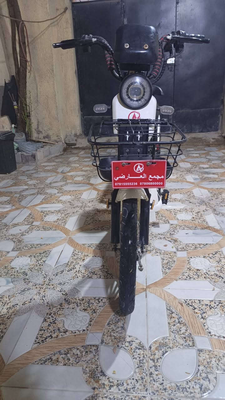 سلام عليكم دراجه شحن البيع  راسل على هاذه الرقم   7770 381 3495  ونتفق على سعر ما طابه تصليح وهيه اربعه بطاريات

