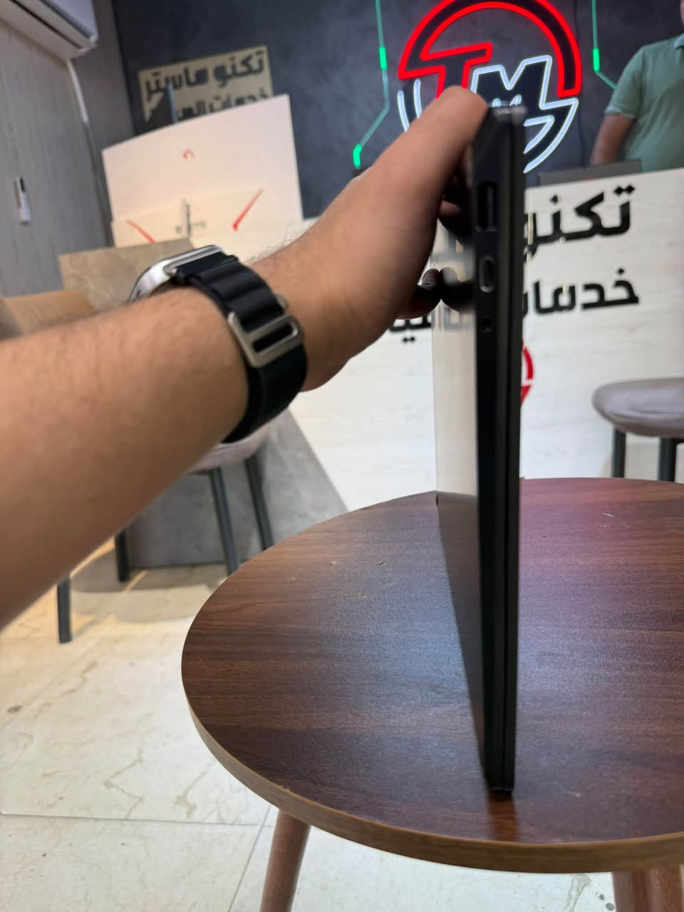 وصول وجبة جديدة من الابتوب النحيف 🔥
من شركة  مايكروسوفت وهو جهاز المايكروسوفت سيرفس لابتوب 4  مشحون فقط 127 مرة🔥

👨‍💻معالج كور اي سفن جيل الحادي عشر   i7-1185G7

👨‍💻 رام (32 )كيكا بايت من نوع DDR3 بتردد 4267 MHz 

👨‍💻 هارد ( 1TB) كيكا بايت من نوع

SSD M.2 Nvme Samsung من اغلى انواع الهاردات

👨‍💻 شاشة حجم (13.5) انج بدقة (2256x1504) (2K)

👨‍💻 كرت شاشة داخلي اريس 8 كيكا 

integrated Intel Iris Xe Graphics

🔋 نسبة البطارية 90٪؜ مشحونة 127 مرة فقط  بنظافة عالية

👨‍💻 كيبورد متصل وضوئي مع امكانية اللمس بعشر اصابع والقلم ايضا 

👨‍💻 ياتي مع الشاحنة والكيبورد وصندوق عادي لنقله بامان.

📲 للتواصل ومعرفة الاسعار الاتصال على الارقام 

📞***********

📞 ***********

او التواصل على الماسنجر او الواتساب بلارقام اعلاه

نص مكتوب في الصور:
- CONNECTED STANDBY Supported REPORT TIME 2026-09-23 02:58:44 Installed batteries Information about each currently installed battery BATTERY 1 NAME SurfaceBattery MANUFACTURER SMP SERIAL NUMBER 0038361205 CHEMISTRY LION DESIGN CAPACITY 45,800 mWh FULL CHARGE CAPACITY 38,920 mWh CYCLE COUNT 127 Recent usage Power states over the last 7 days START TIME STATE