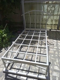 سرير حديد • قطعتين • متين
