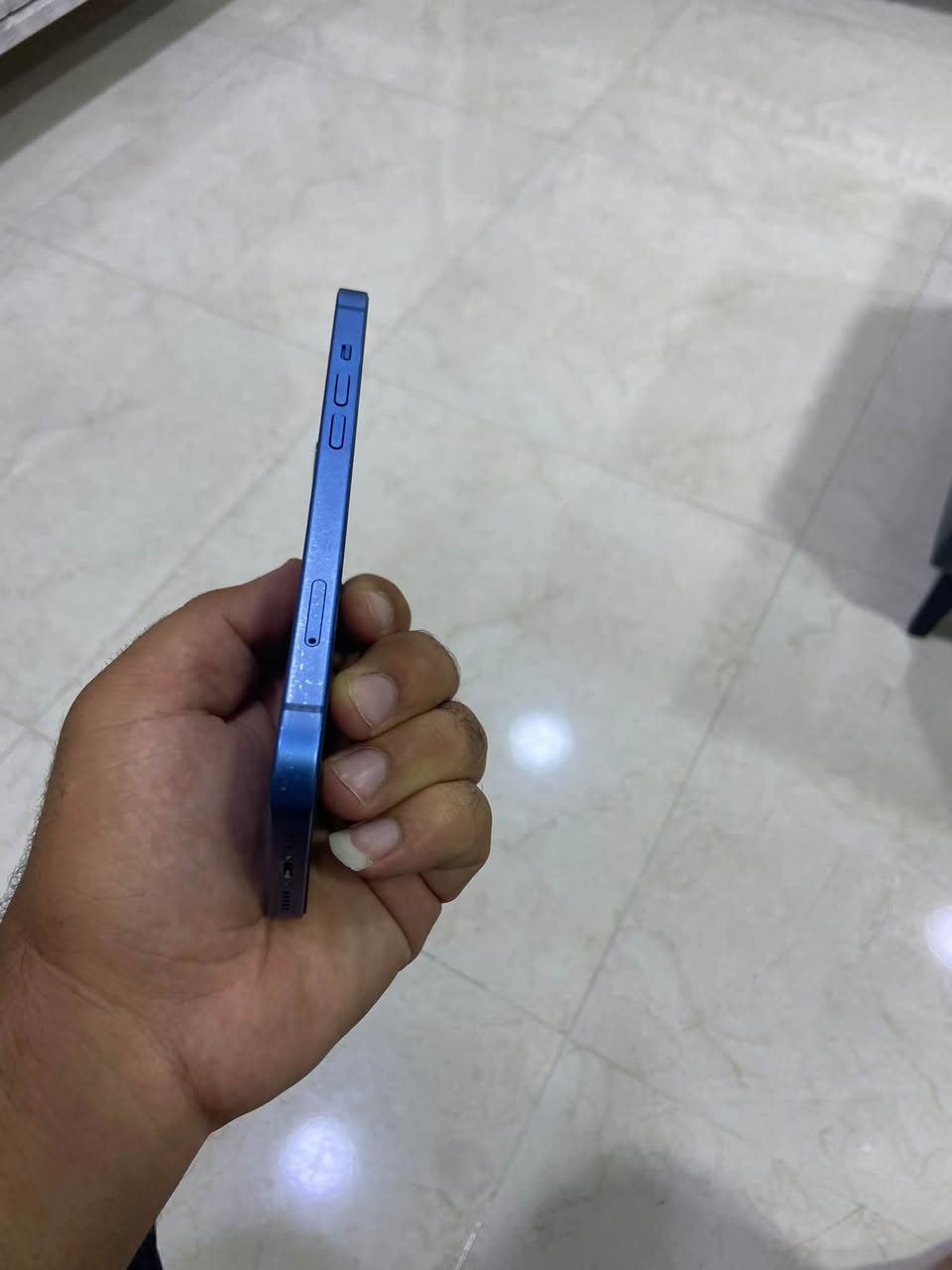 آيفون ١٣ • ١٢٨ • خط بالشاشة