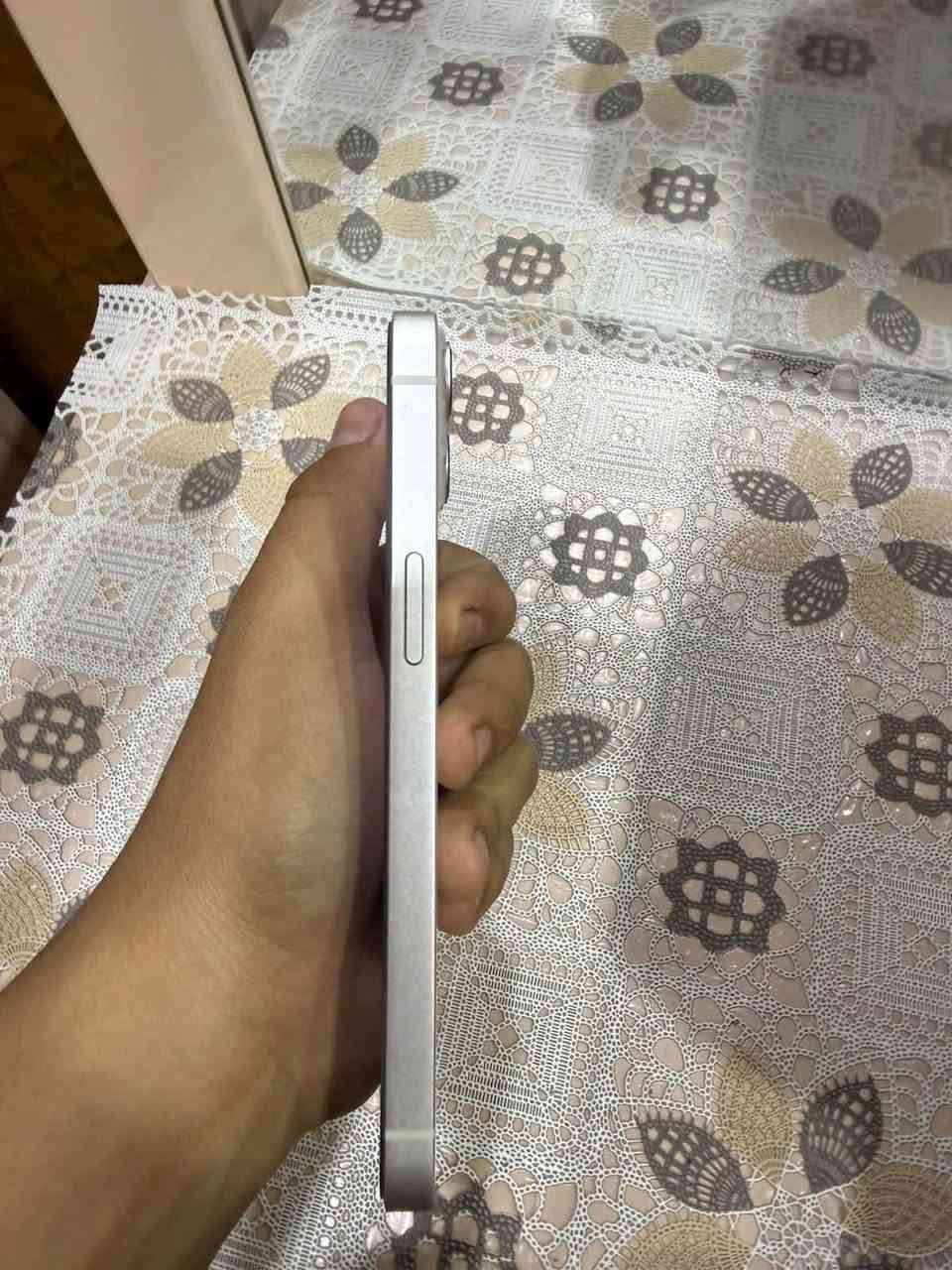 سلام عليكم
آيفون ١٣ عادي 
ذاكره ١٢٨ 
دبل خط شرق اوسط لون أبيض جهاز نضيف كلش 
بطاريه ٨٠ بلاد كلشي ما مبدل بي شلع جهاز نضيف كلش بدون كارتون فقط جهاز و حافضه السعر ٤٢٥ و بي مجال قليل الرقم *********** العنوان البصره القبله حي القائم
