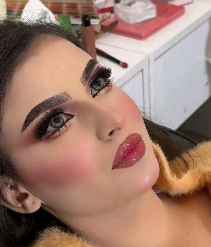 ✨"العروض مستمره"
بمناسبة افتتاح صالون مَلَك ✨🎉
سوّينا لكم عروض  افتتاح رهيبة وأسعار مميزة جدًا 😍💖
دلّلي نفسك وخلي إطلالتك علينا 👑🌸
***********
❤️ قسم تنظيف البشرة
✨ تنظيف بشرة عادي — 10 آلاف فقط
✨ هيدروفيشل — 20 ألف فقط

━━━━━━━━━━━━━━

💗 حفافة شمع وخيط + ماسك
🔥 العرض فقط 5 آلاف

━━━━━━━━━━━━━━

👰🏻‍♀️✨ تجهيز العروس ليوم واحد
يشمل:
💄 مكياج
💇🏻‍♀️ تسريحة
👁️ رموش
🧖🏻‍♀️ تنظيف بشرة هيدروفيشل عميق

💥 كل هذا بـ 100 ألف بدل ل 150 ليوم واحد 

🌸🌸🌸

💃 عرض المدعوات
مكياج + تسريحة + رموش
✨ بـ 25 ألف فقط

وفي حال وجود عدد، يتوفر خصم خاص حسب العدد والاتفاق 😍💕

🌸🌸🌸

🎨✨ صبغ وتخصيل الشعر

💇🏻‍♀️ شعر قصير: 25 ألف

💇🏻‍♀️ شعر وسط: 35 ألف

💇🏻‍♀️ شعر طويل: 40 ألف

💇🏻‍♀️ شعر طويل جدًا: 55 ألف

🌸🌸🌸

👁️✨ رموش
بسعر 20 ألف

🌸🌸🌸

💆🏻‍♀️✨ تسريح + معالج + مادة تساعد على إيقاف تساقط الشعر
📌 شرط دائمي

▪️ شعر قصير جدًا: 40 ألف
▪️ شعر قصير بطول شبر: 50 ألف
▪️ شعر وسط: 60 ألف
▪️ شعر طويل لنصف الظهر: 70 ألف
▪️ شعر طويل جدًا: 100 ألف

🌸🌸🌸🌸

📍 العنوان: الحلة – نادر – شارع الكشك
🕗 متواجدين يوميًا من الساعة 8 صباحًا إلى 6 مساءً

📱 للحجز والاستفسار:
*********** يتوفر واتساب 
***********
💖 احجزي موعدك من الآن واستفيدي من عروض الافتتاح المميزة، وتواصلي ويانا عبر الزر أسفل المنشور أو على الرقم أعلاه 🌷✨

https://www.facebook.com/share/19D8BCAFMN/
