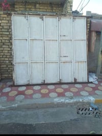 باب محل • نضيف