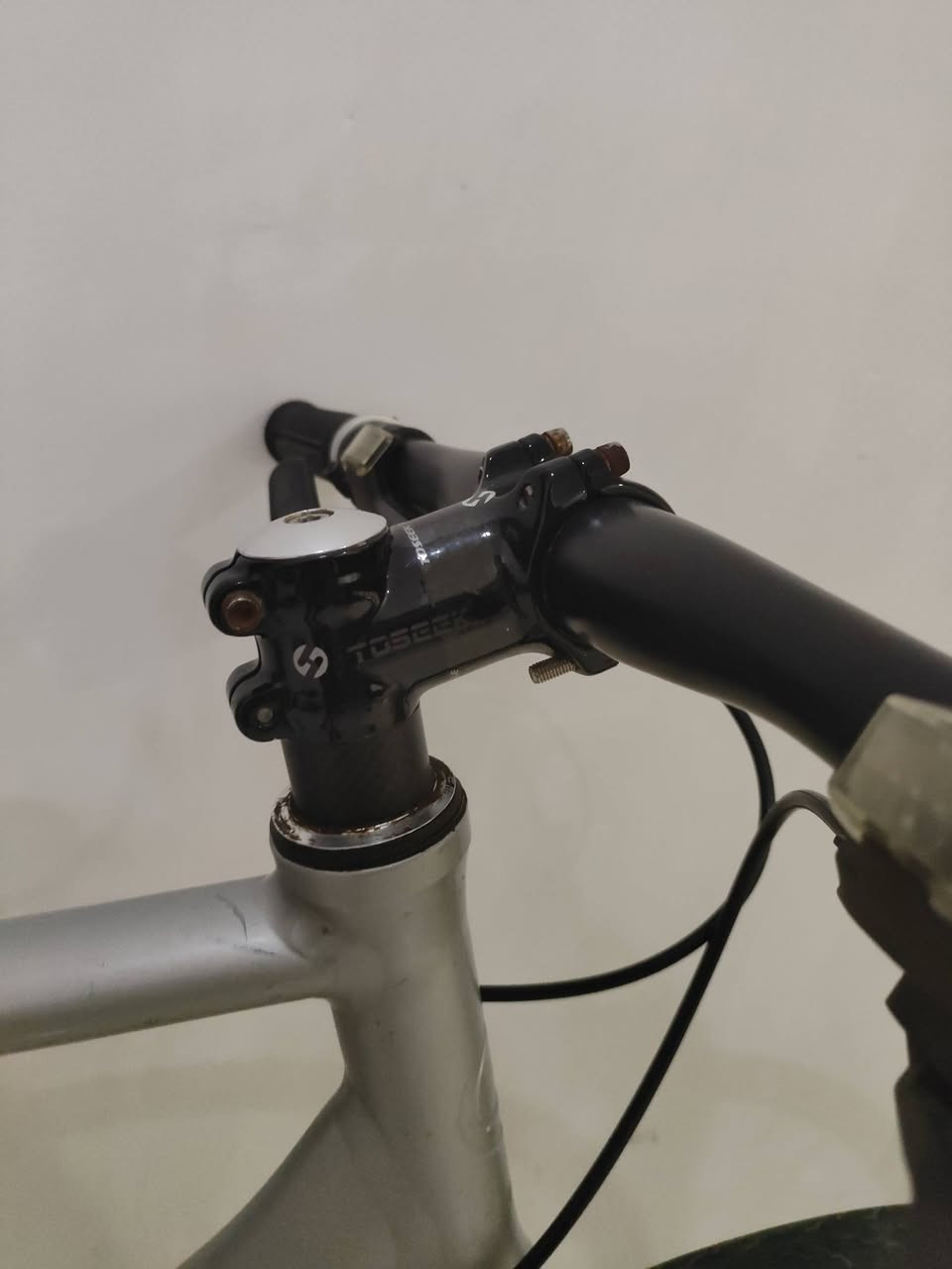 🚴‍♂️ بايسكل 700C للبيع
🔹 فريم M
🔹 ماشه كاربون RXL SL Carbon Pro
🔹 بوري سرج كاربون
🔹 ركبة ستيرين كاربون
🔹 سستم سرام 3×8
🔹 بريك خلفي فقط
🔹 الحالة: نظيف جداً ✨

💰 السعر: 210 ألف بي مجال 

📍 مكاني: الكوت
🚚 يوجد توصيل
📞 ***********

