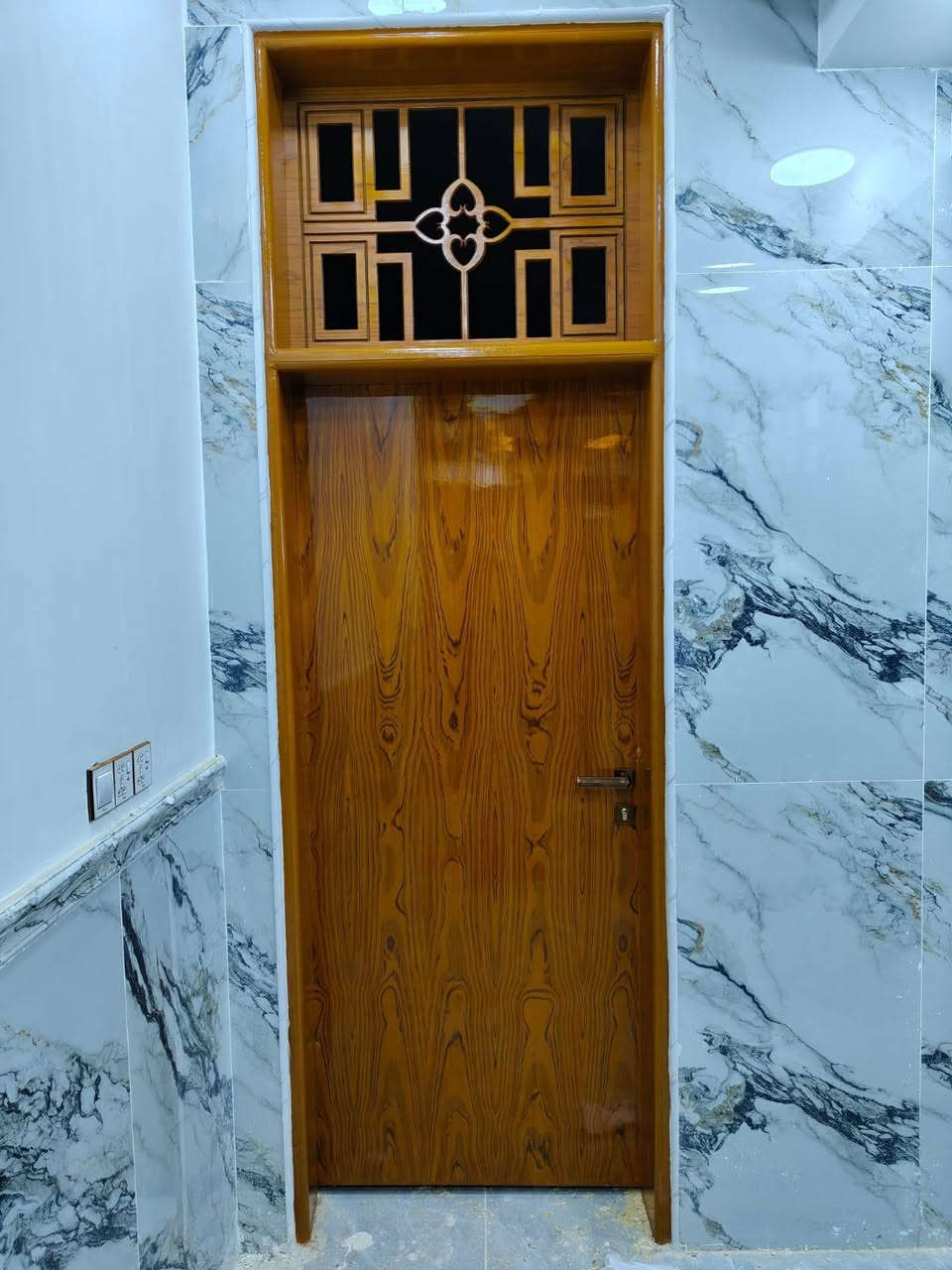 دار للايجار 
المساحه 100متر حي النداء شارع قنبر مقابل مول حكاية يتكون من ثلاث غرف نوم وصاله ومطبخ وحمامات عدد3 واستقبال البناء جديد للاستفسار الاتصال على الرقم ***********
