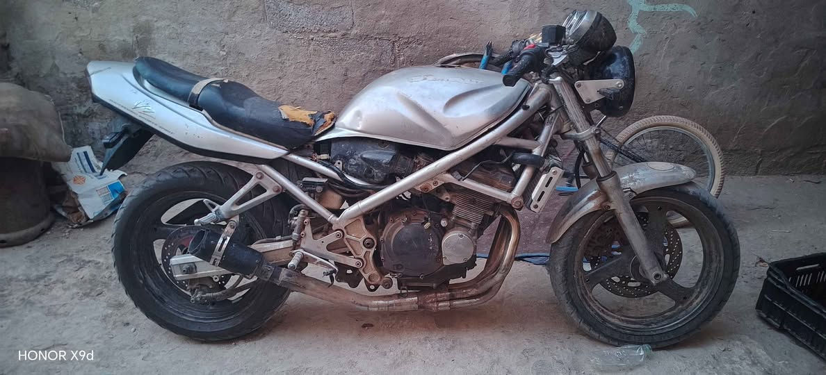 بطح بانده للبيع مكينته نظيفه كلش بيه فصله تشگ الگاع فقط العقل حترگ ***********
سعره مناسب 650 ألف ترهم مراوس بدراجه همين أو ستوته عنواني كربلاء قرب جامعة الفريحه عمود 84 

رقمي *********** كربلاء, العراق
