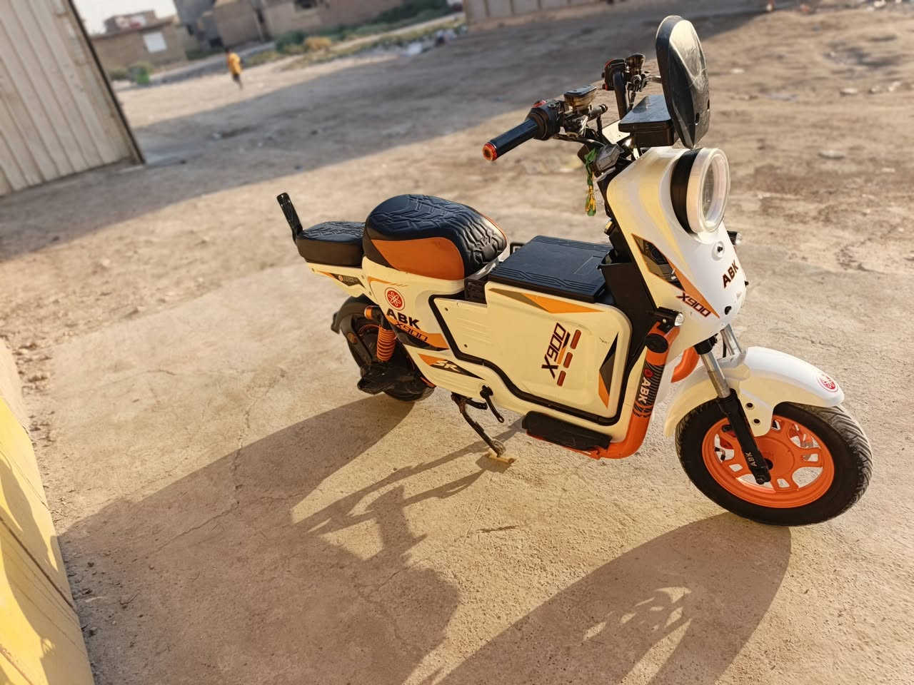 دراجه شحن  900 X باترياتها تعبانه بس تمشي 40 سرعتها 
السعر 350 وبيها مجال للستفسار ***********واتساب
