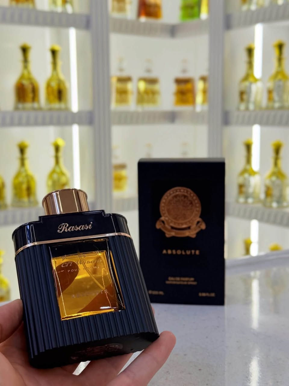 عطر الوسام أبسولوت الأصلي من شركة الرصاصي✔️
مزيج من حمضيات المنعشة ولمسات عطرية باردة والاخشاب🍋‍🟩❄️🪵
الفوحان:قوي جداً يملي المكان من أول رشة🔥
الثبات:خيالي يثبت على الجلد والملابس طوال اليوم⏳

طوز خورماتو - مجاور مصور الجامعة📍
للحجز والاستفسار دايركت📬
***********
