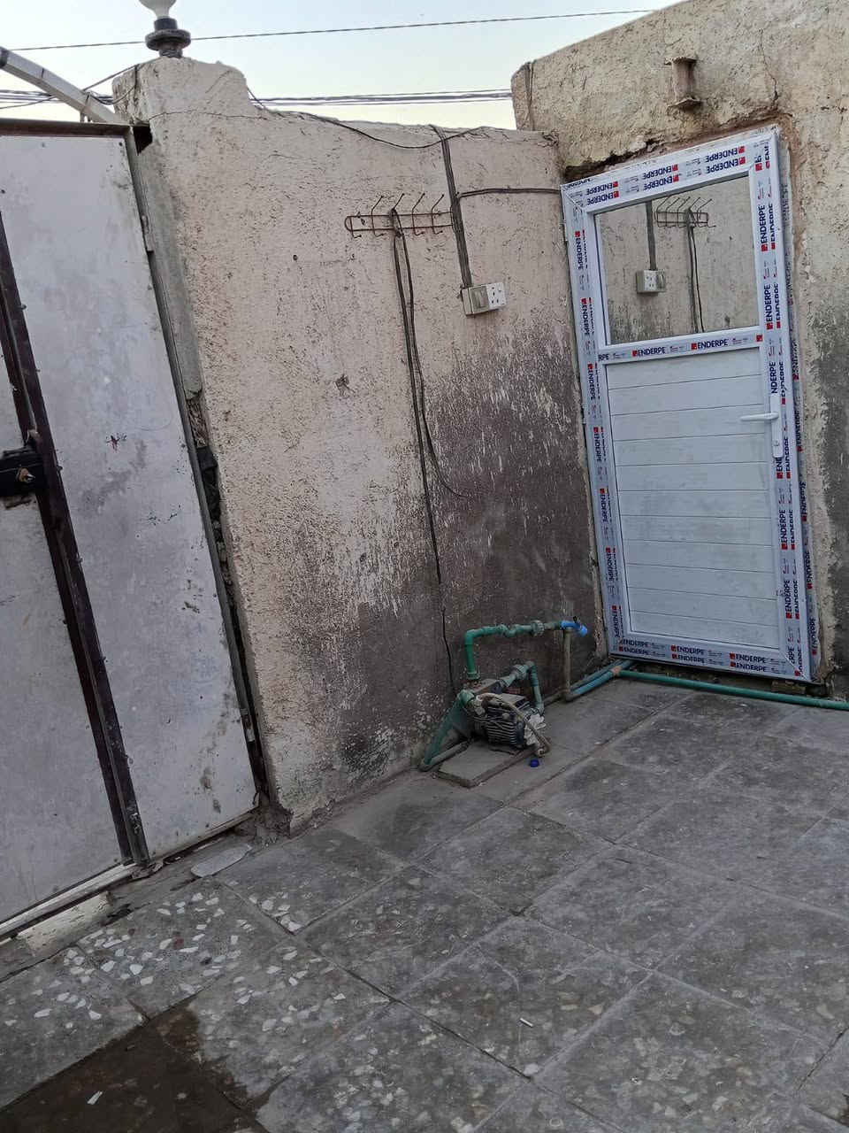 سلام عليكم
بيت للبيع ١٠٠ متر طابقين 
كوفه شارع المعمل 
يرهم نقد ويرهم اقصاد 
***********
