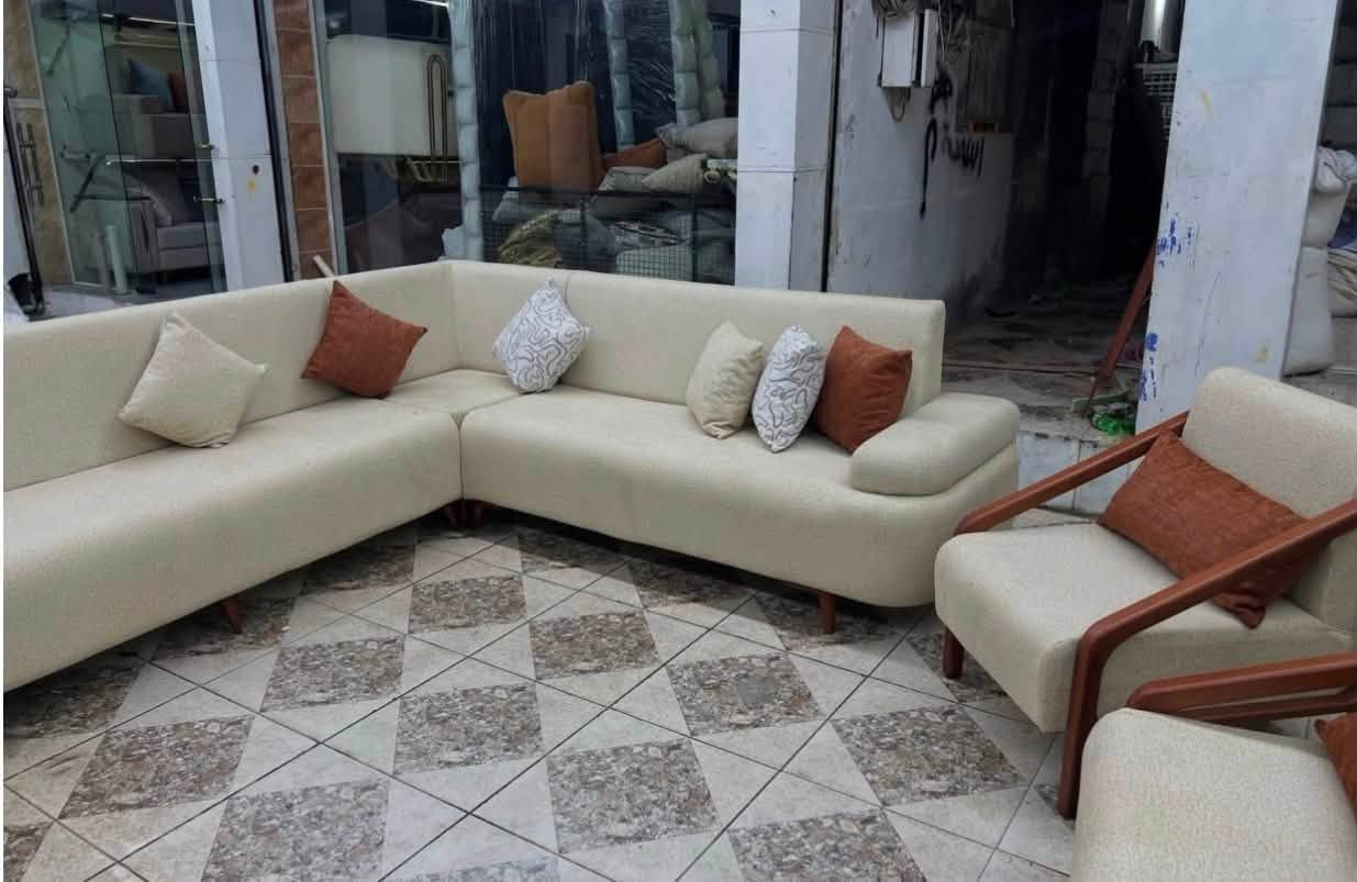 معمل إبراهيم الحاج علي 🛋️
تفصيل مفرد وحسب الطلب بالضبط!
نشتغلكم بأجود المواد: إسفنج إكسترا درجة أولى للراحة، وهيكل خشب بلايود متين يقاوم ويعيش وياك.

📞 للإستفسار والطلب اتصلوا بنا: ***********
